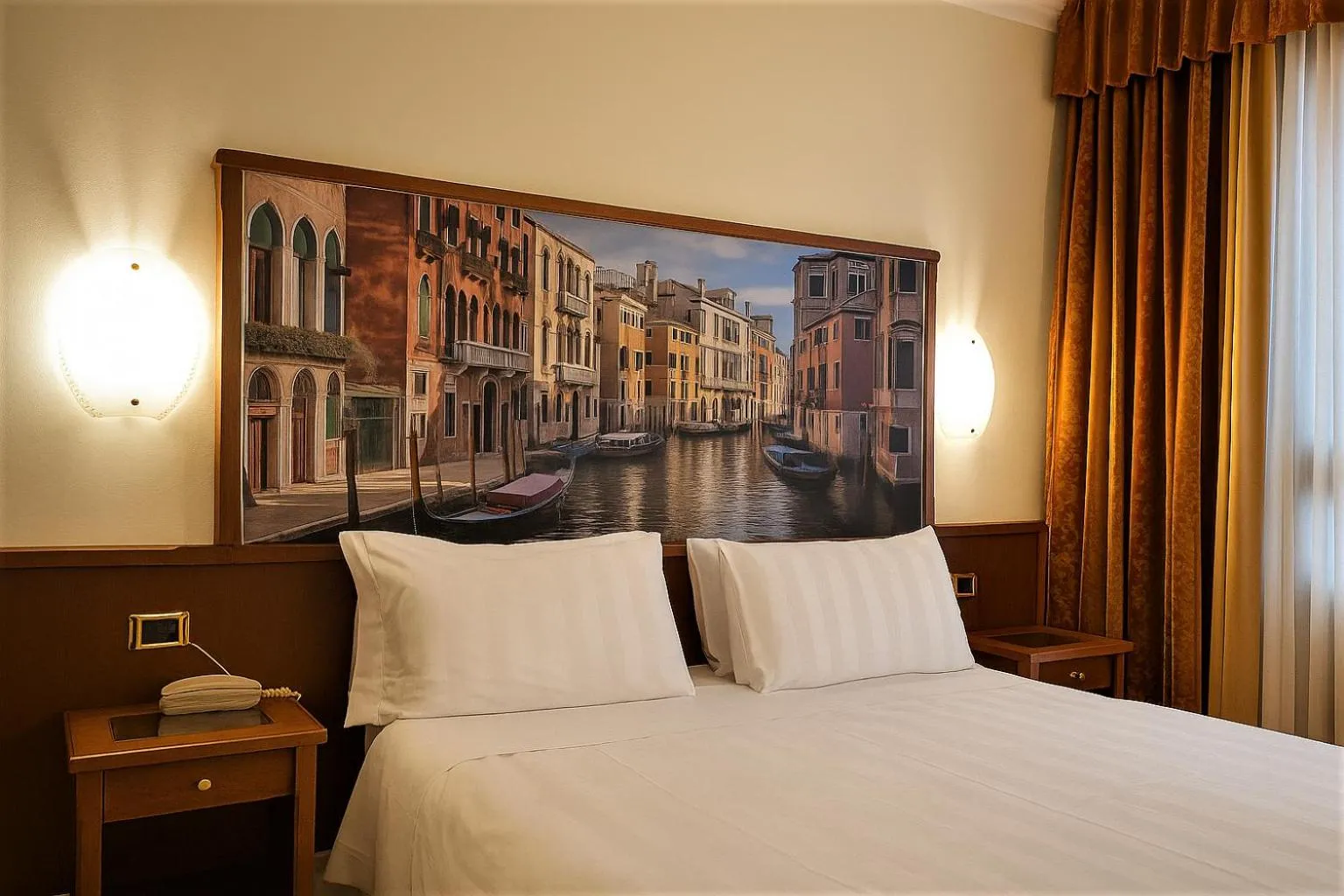 Bed in Hotel President Venezia