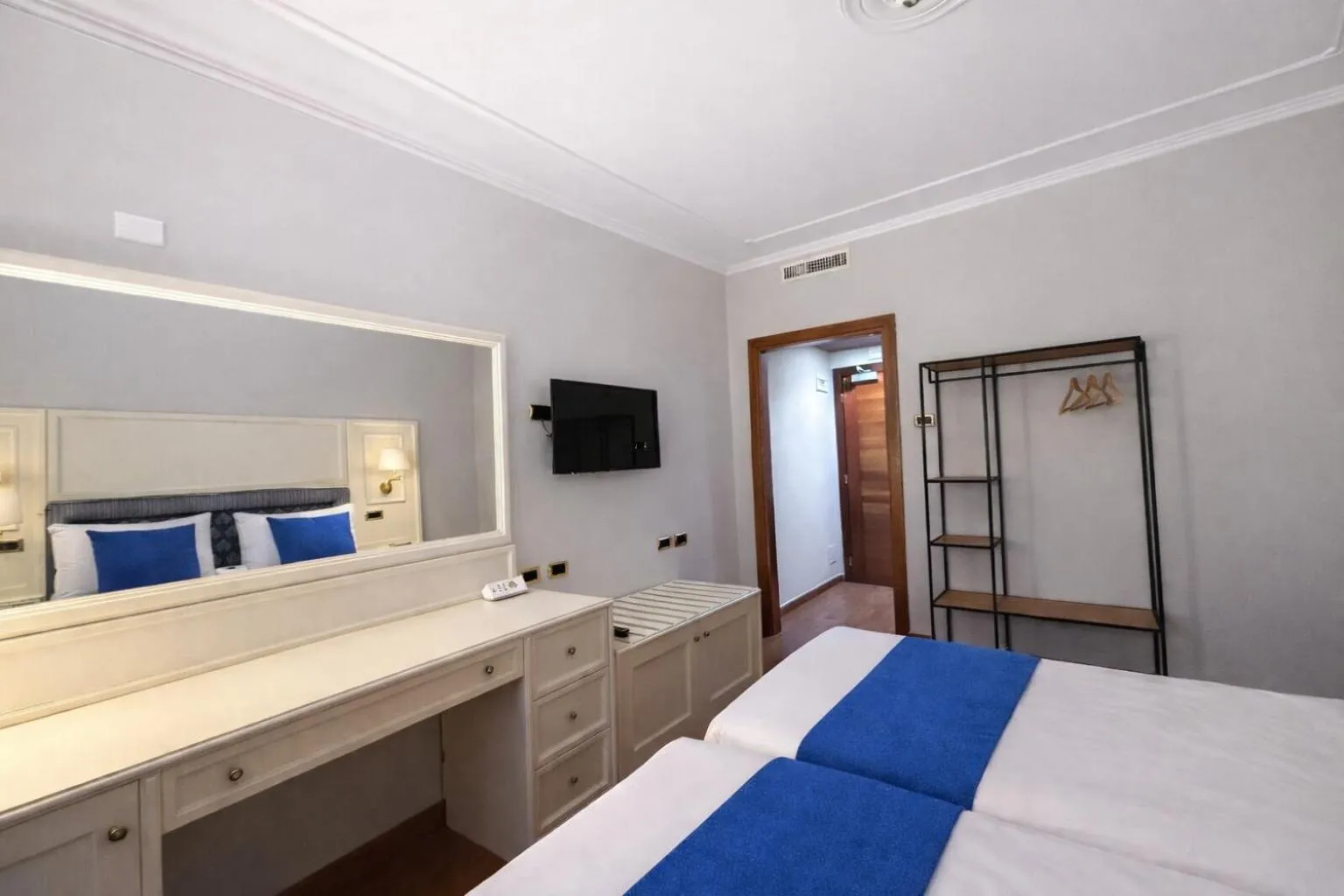 Bed in Hotel President Venezia