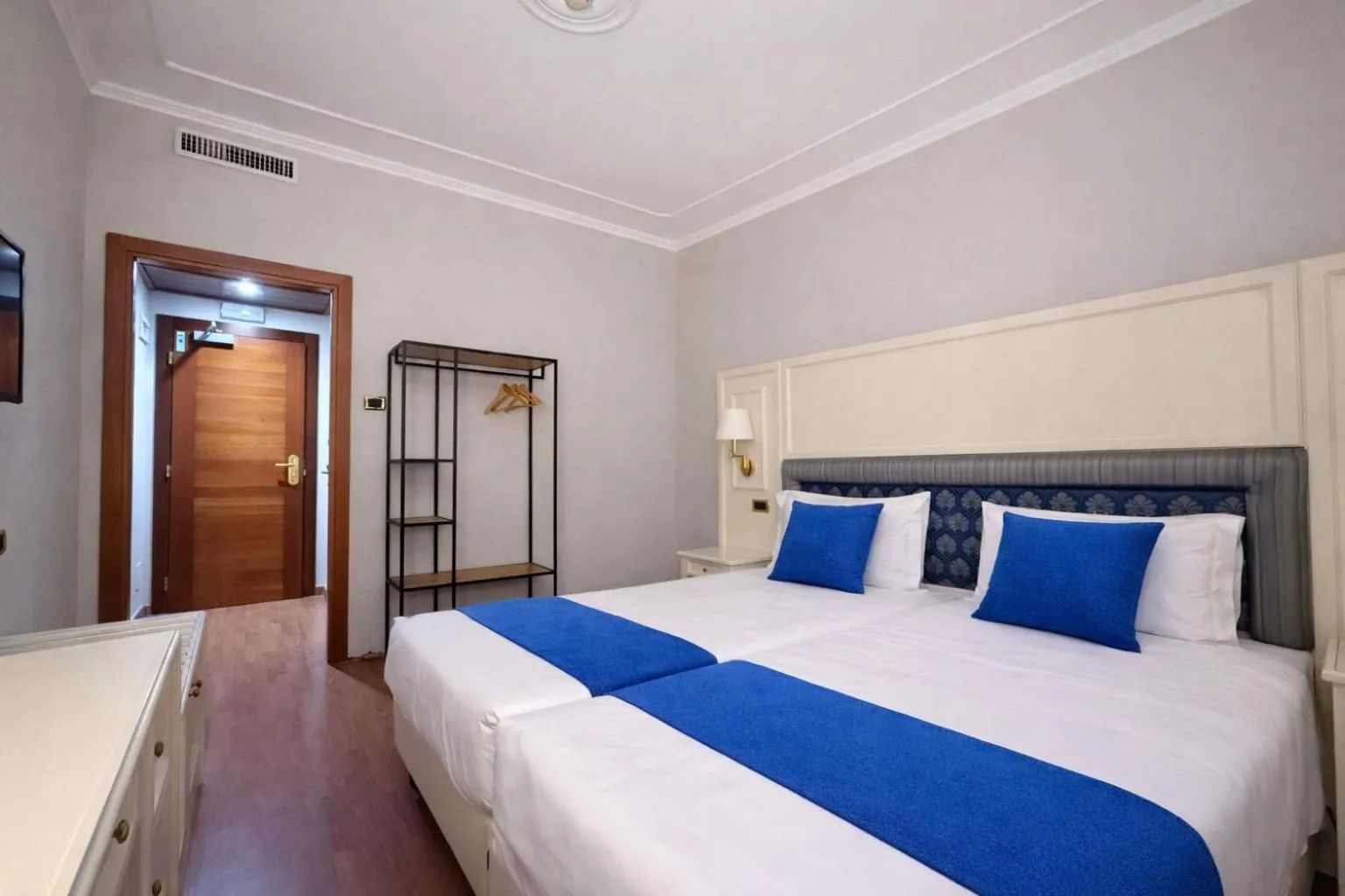 Bed in Hotel President Venezia