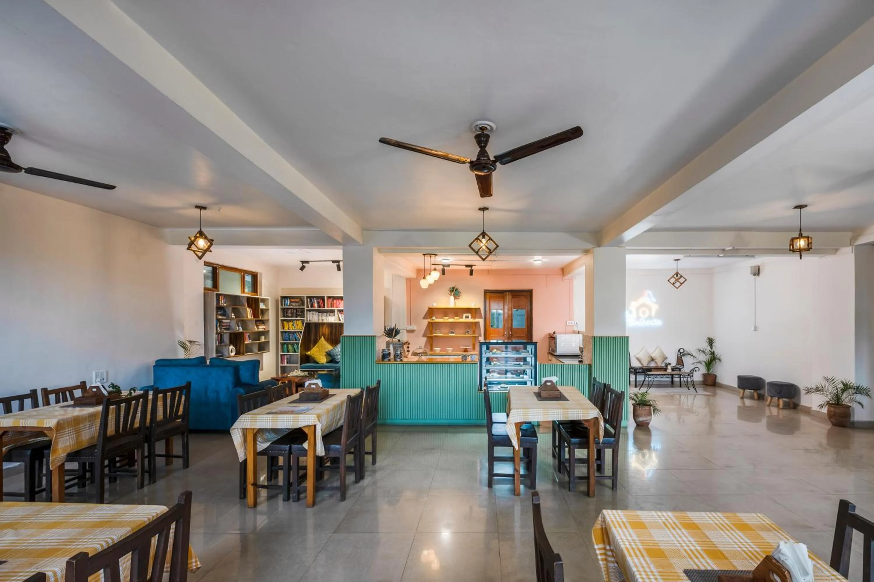 Restaurant/places to eat in The Birdhouse Villa