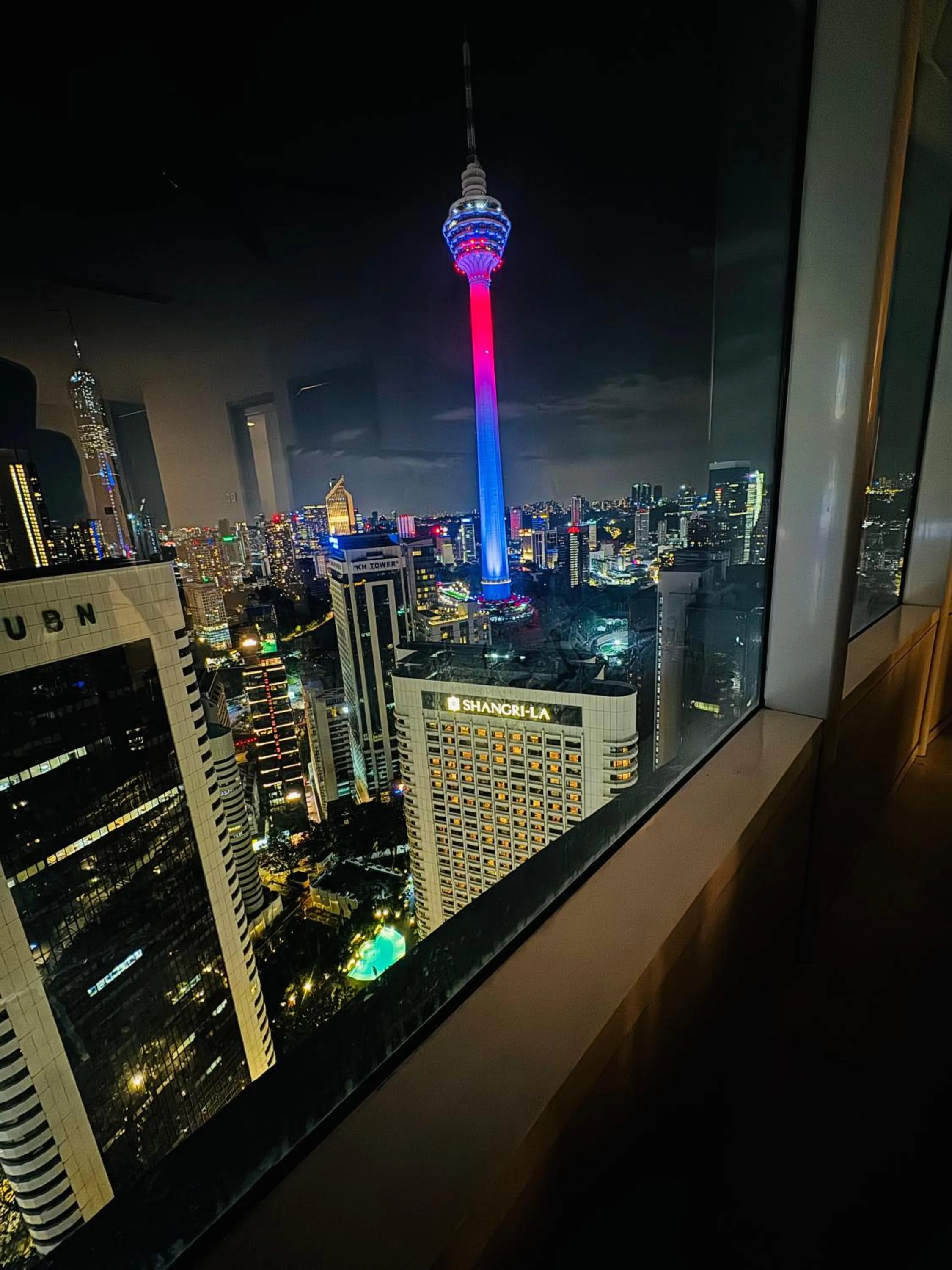 Night in Vortex Suites klcc by Rit