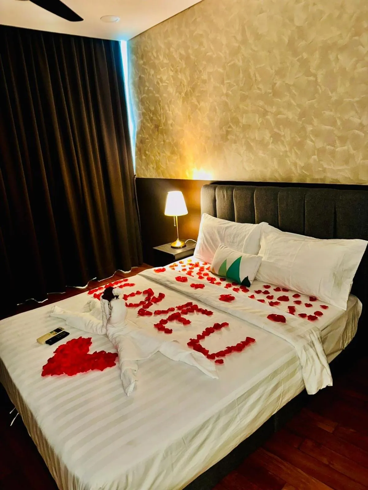 Bed in Vortex Suites klcc by Rit