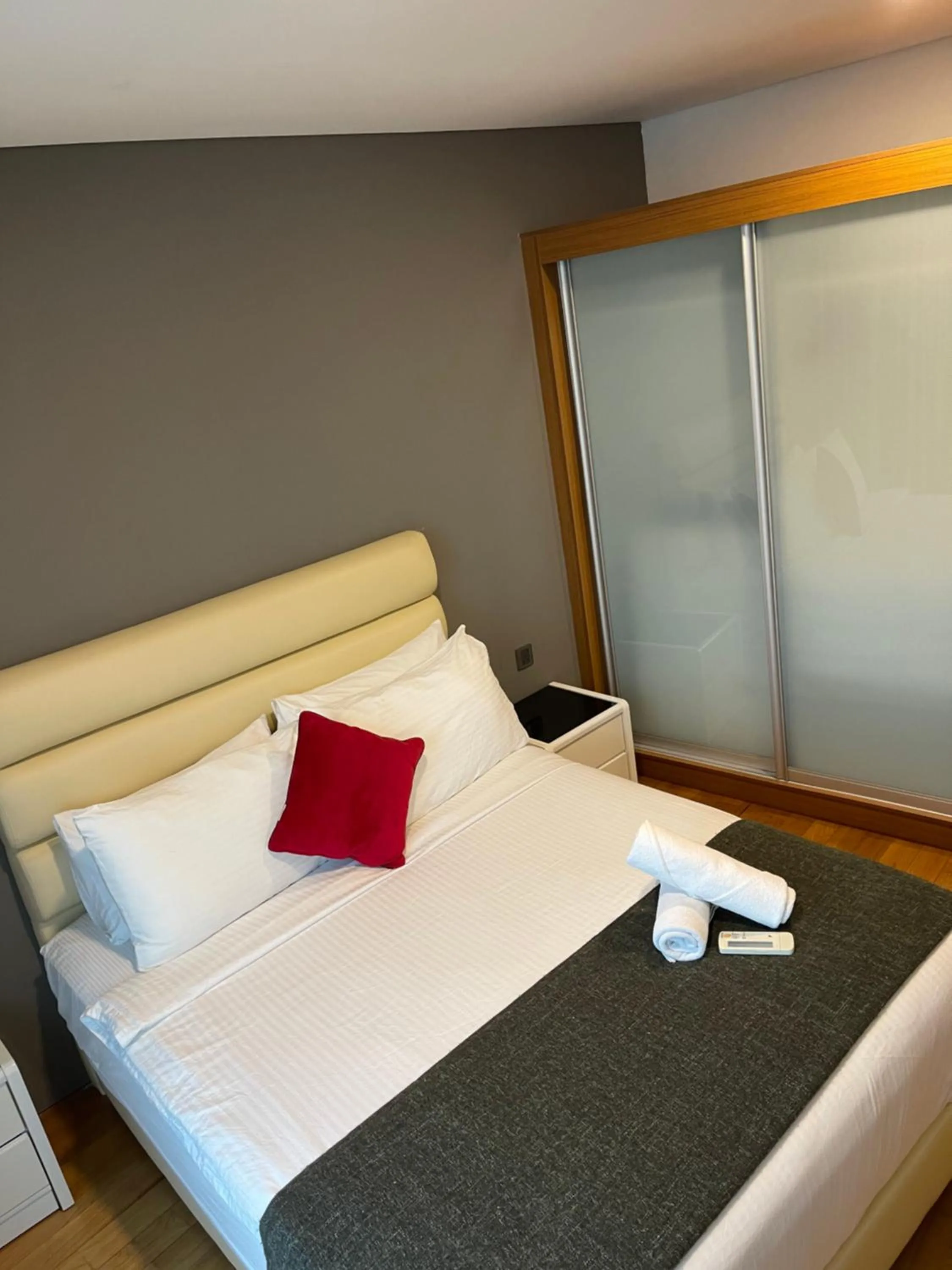 Bed in Vortex Suites klcc by Rit