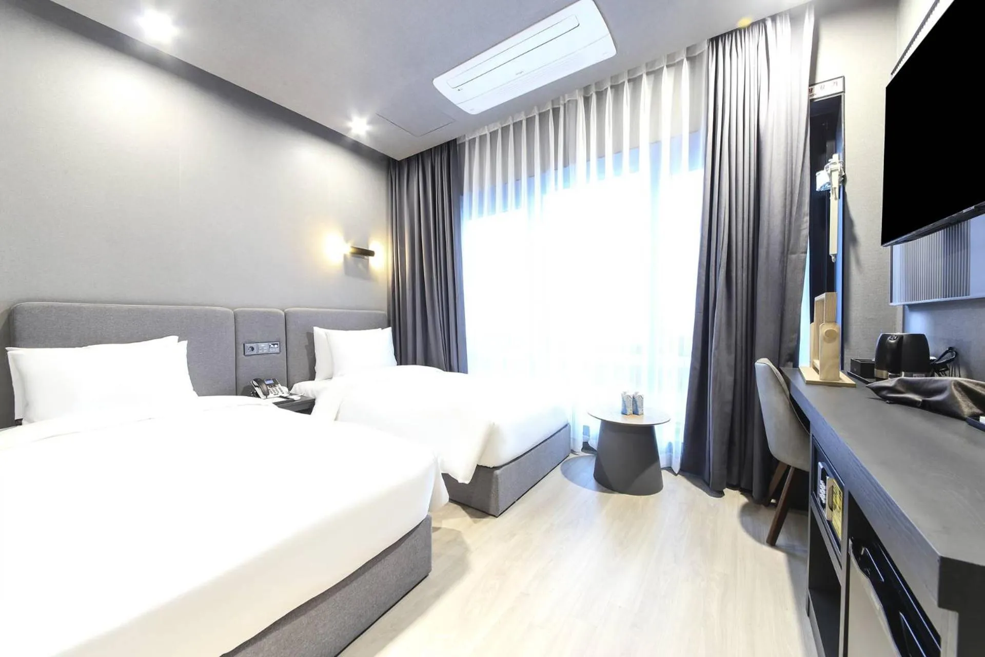 Photo of the whole room, Bed in City Hotel the Busan Metro