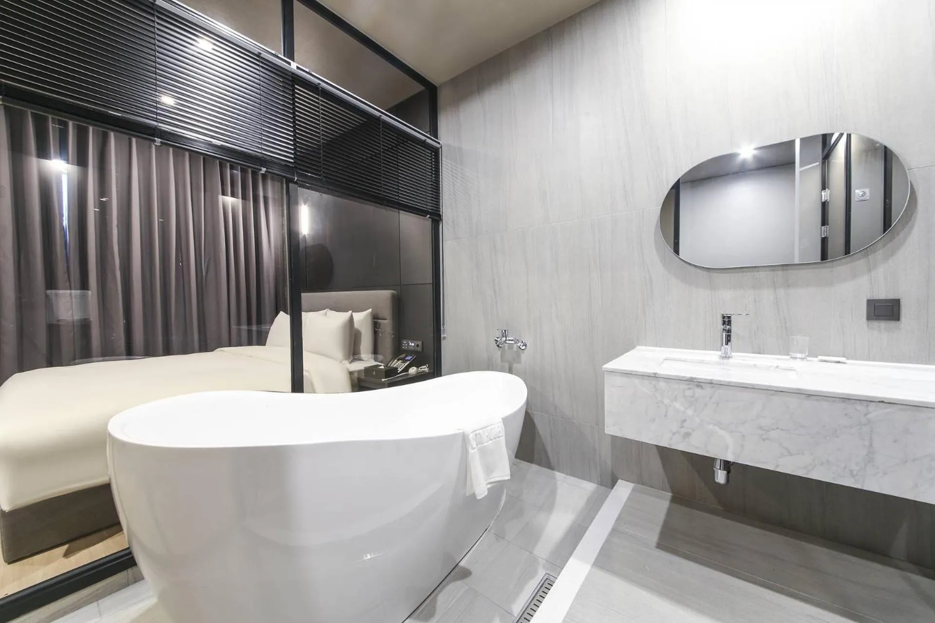 Toilet in City Hotel the Busan Metro