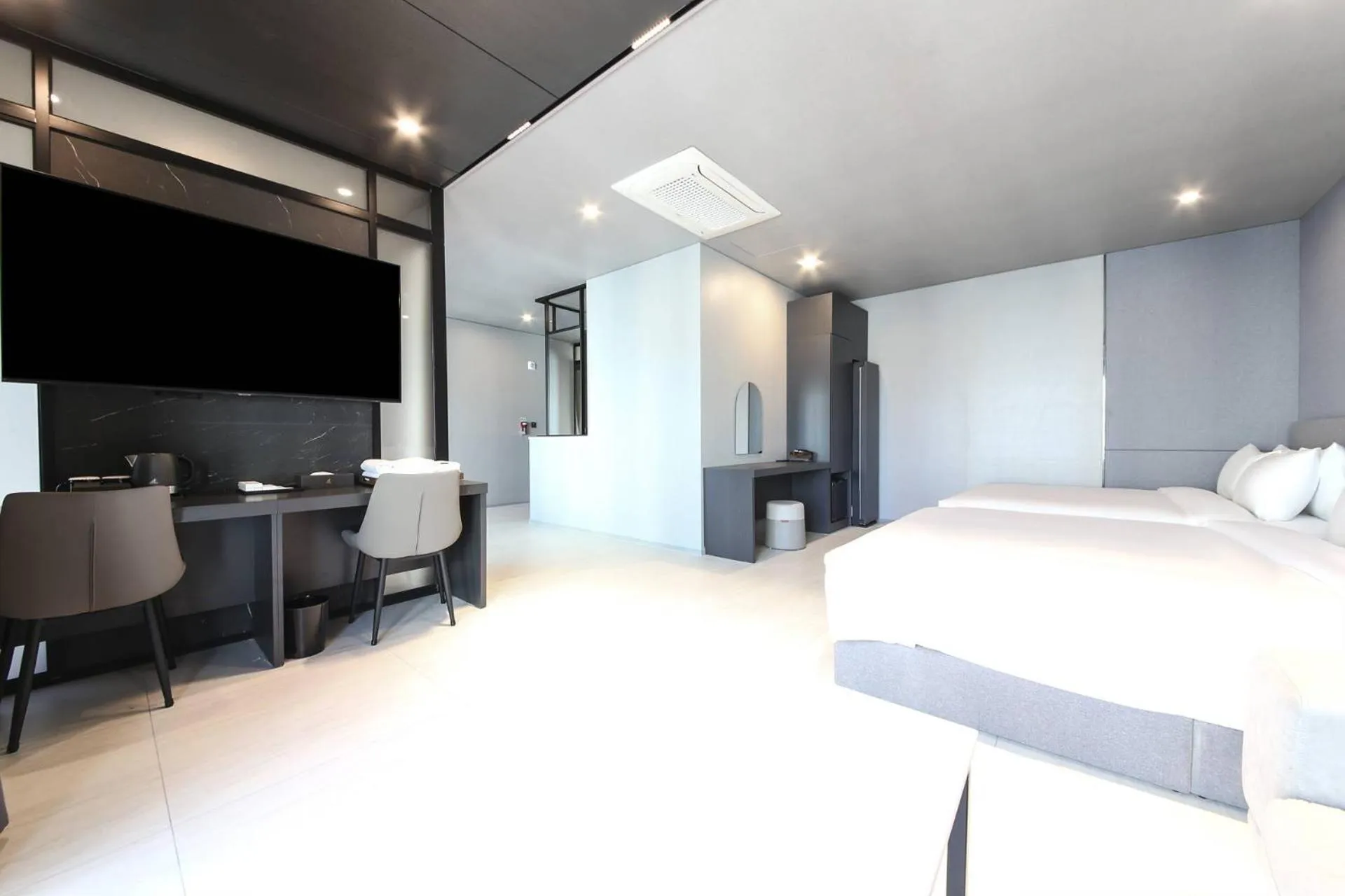 TV and multimedia, Bed in City Hotel the Busan Metro