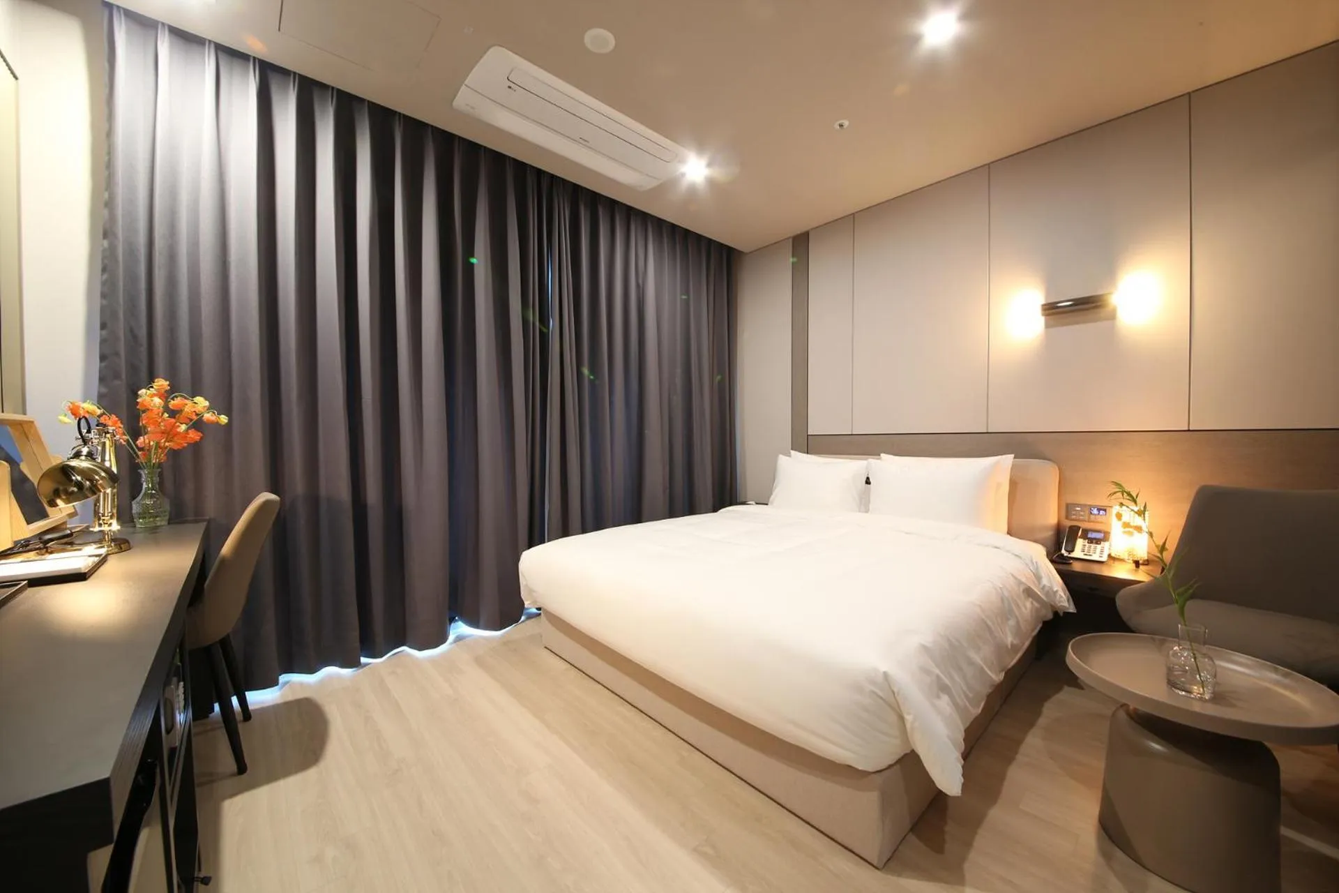 Bed in City Hotel the Busan Metro