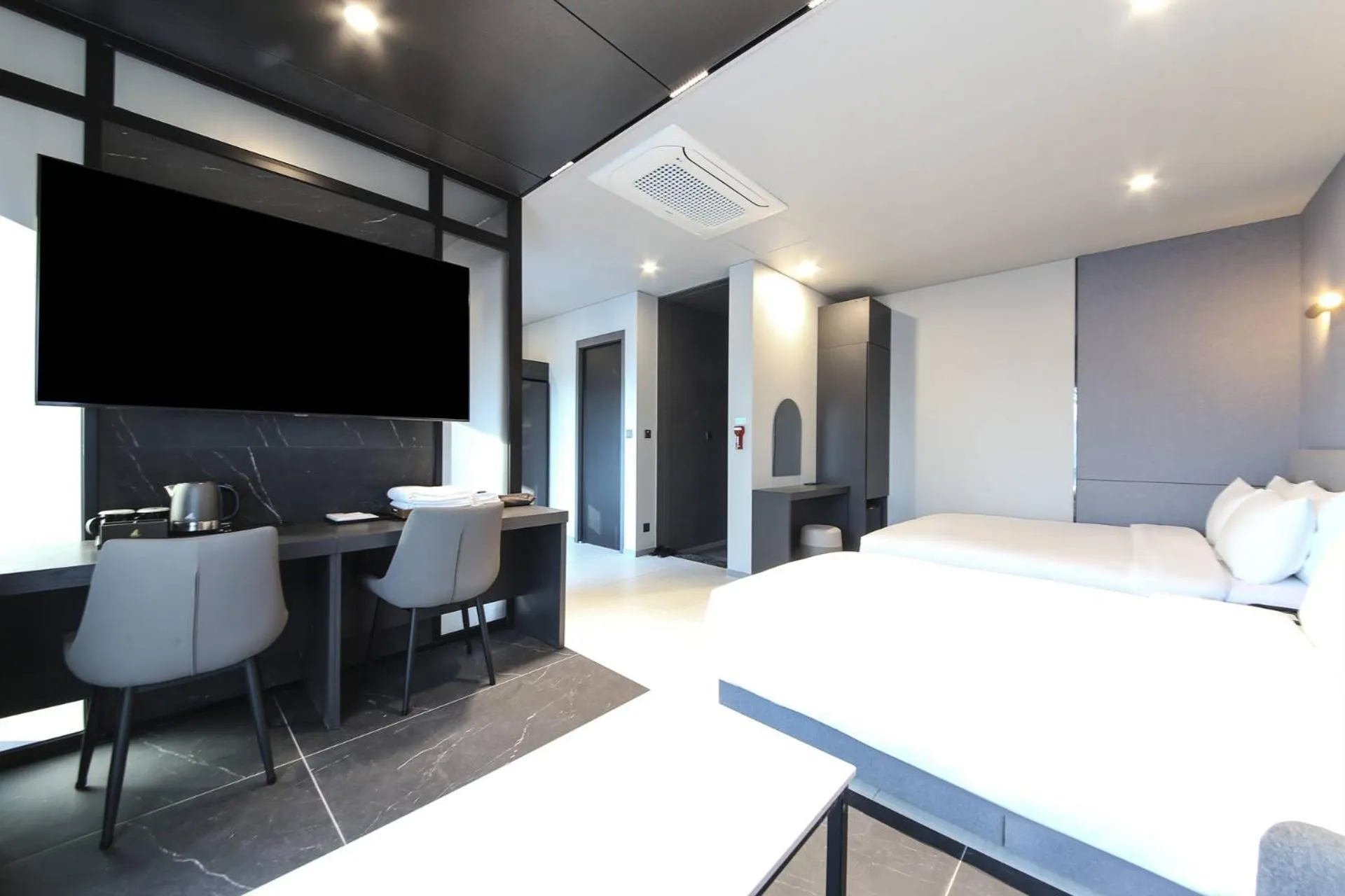 Photo of the whole room, Bed in City Hotel the Busan Metro