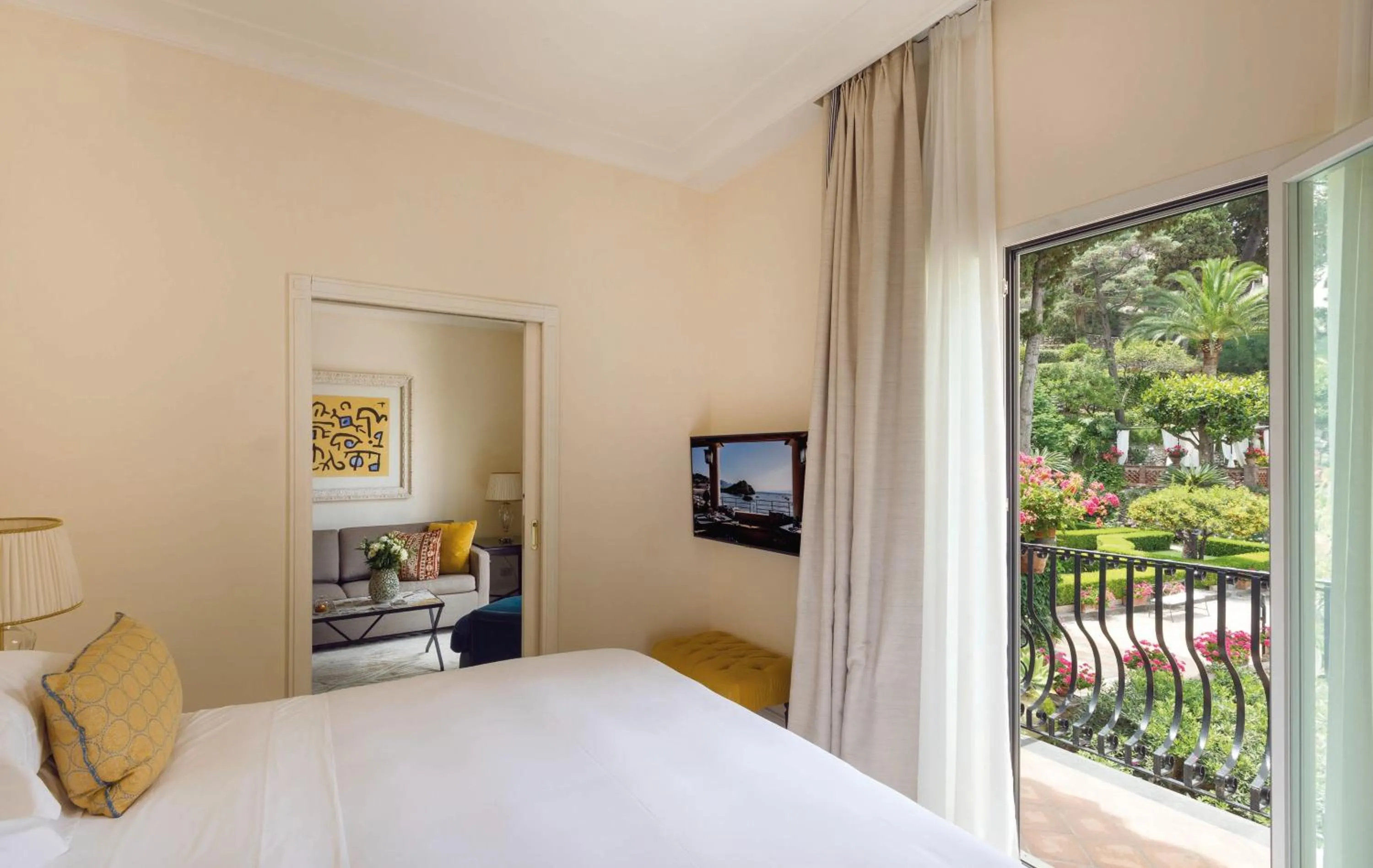 Bedroom, Bed in Villa Sant'Andrea, A Belmond Hotel, Taormina Mare