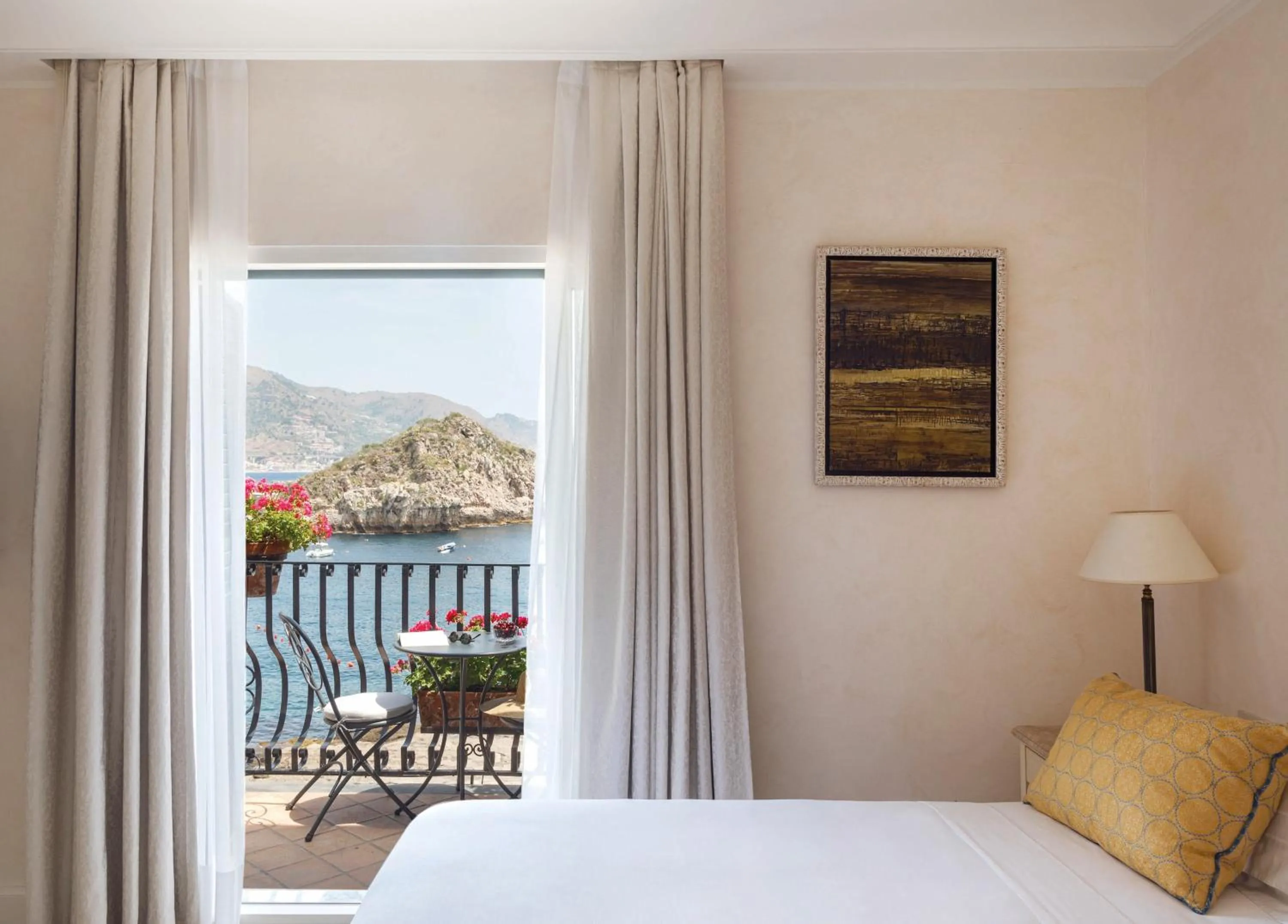 Bedroom, Bed in Villa Sant'Andrea, A Belmond Hotel, Taormina Mare