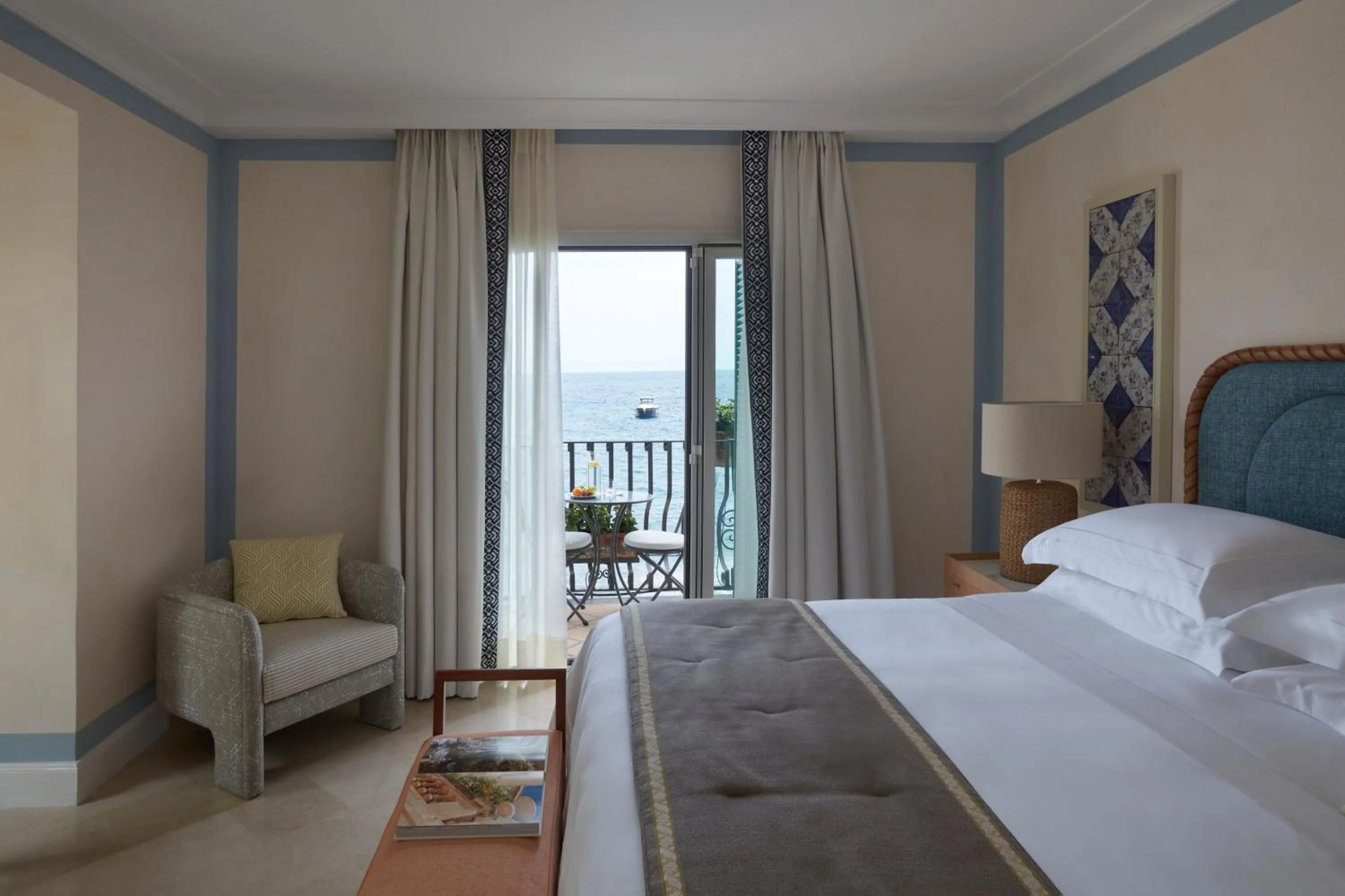 Bedroom, Bed in Villa Sant'Andrea, A Belmond Hotel, Taormina Mare