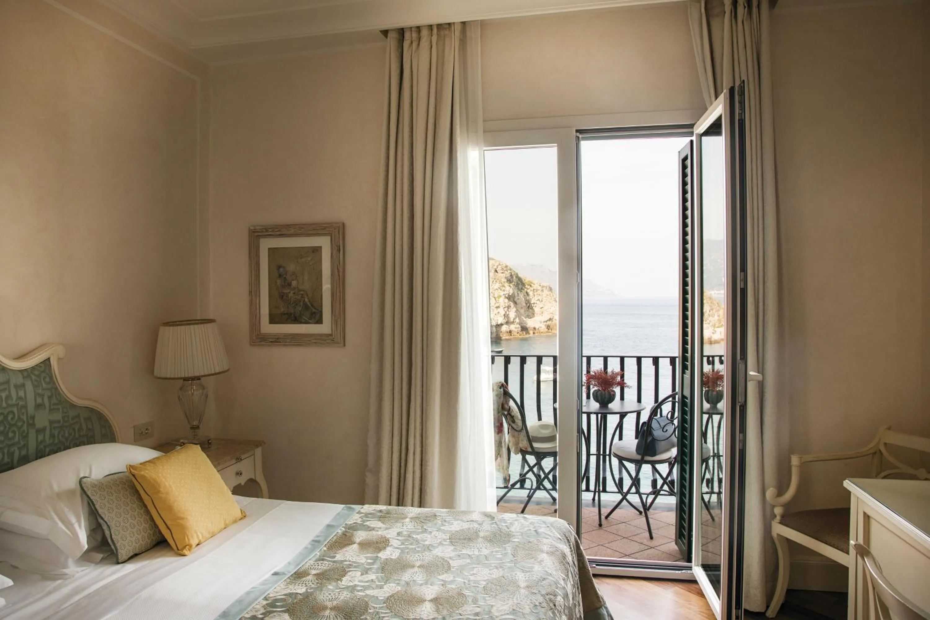 Bedroom, Bed in Villa Sant'Andrea, A Belmond Hotel, Taormina Mare