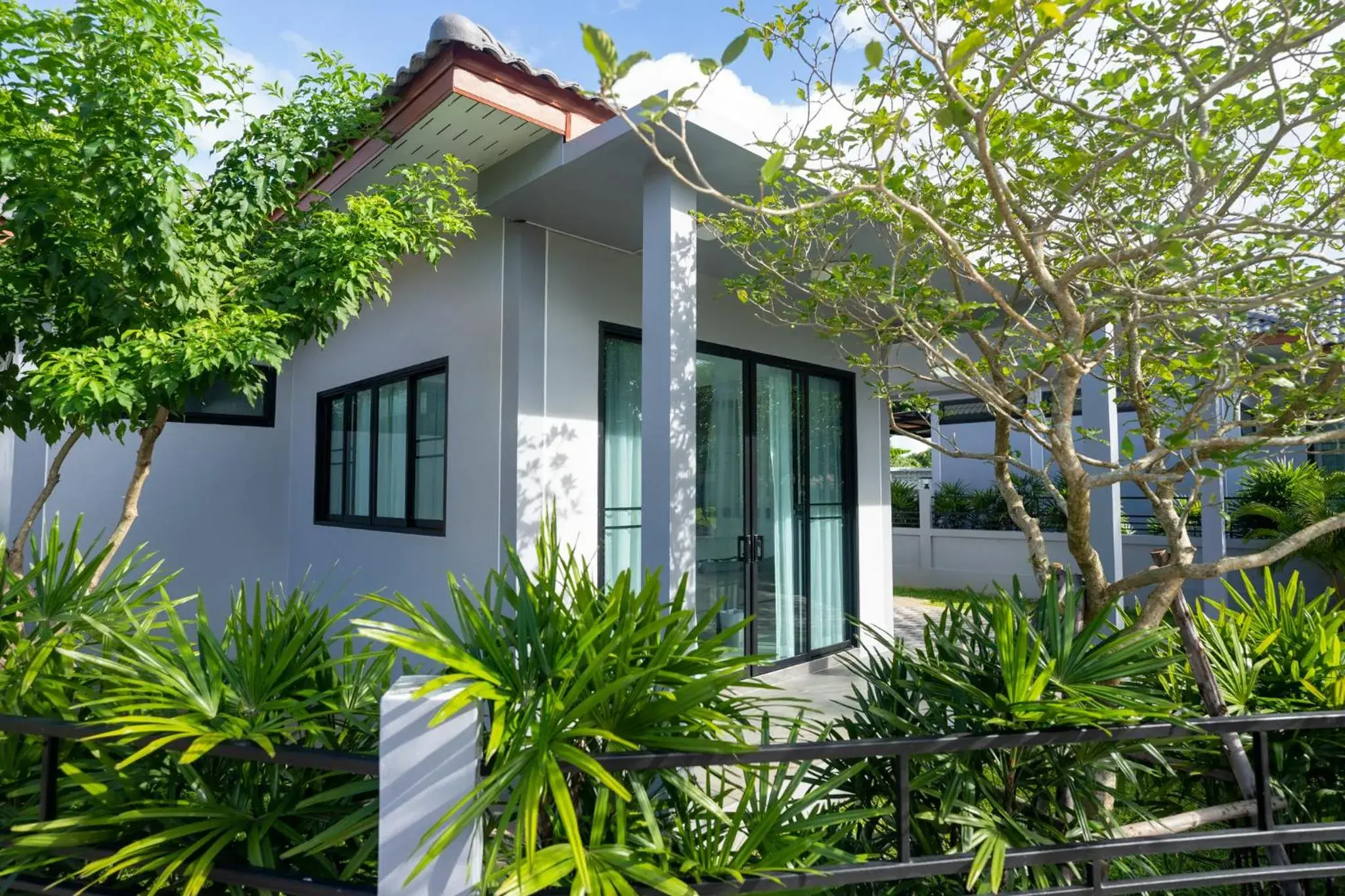 Facade/entrance in Baan Nern Khao Resort Pattaya Facade/entrance in Baan Nern Khao Resort Pattaya