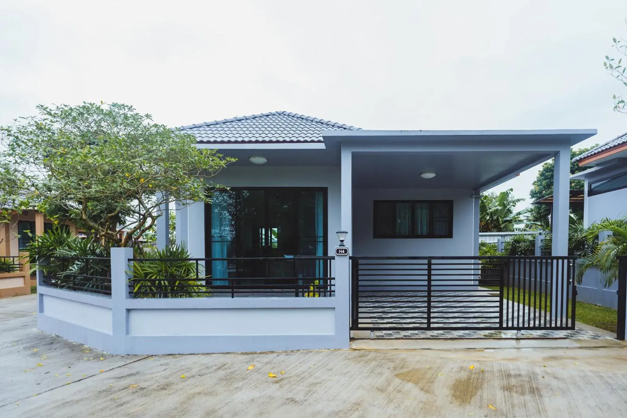 Facade/entrance in Baan Nern Khao Resort Pattaya Facade/entrance in Baan Nern Khao Resort Pattaya
