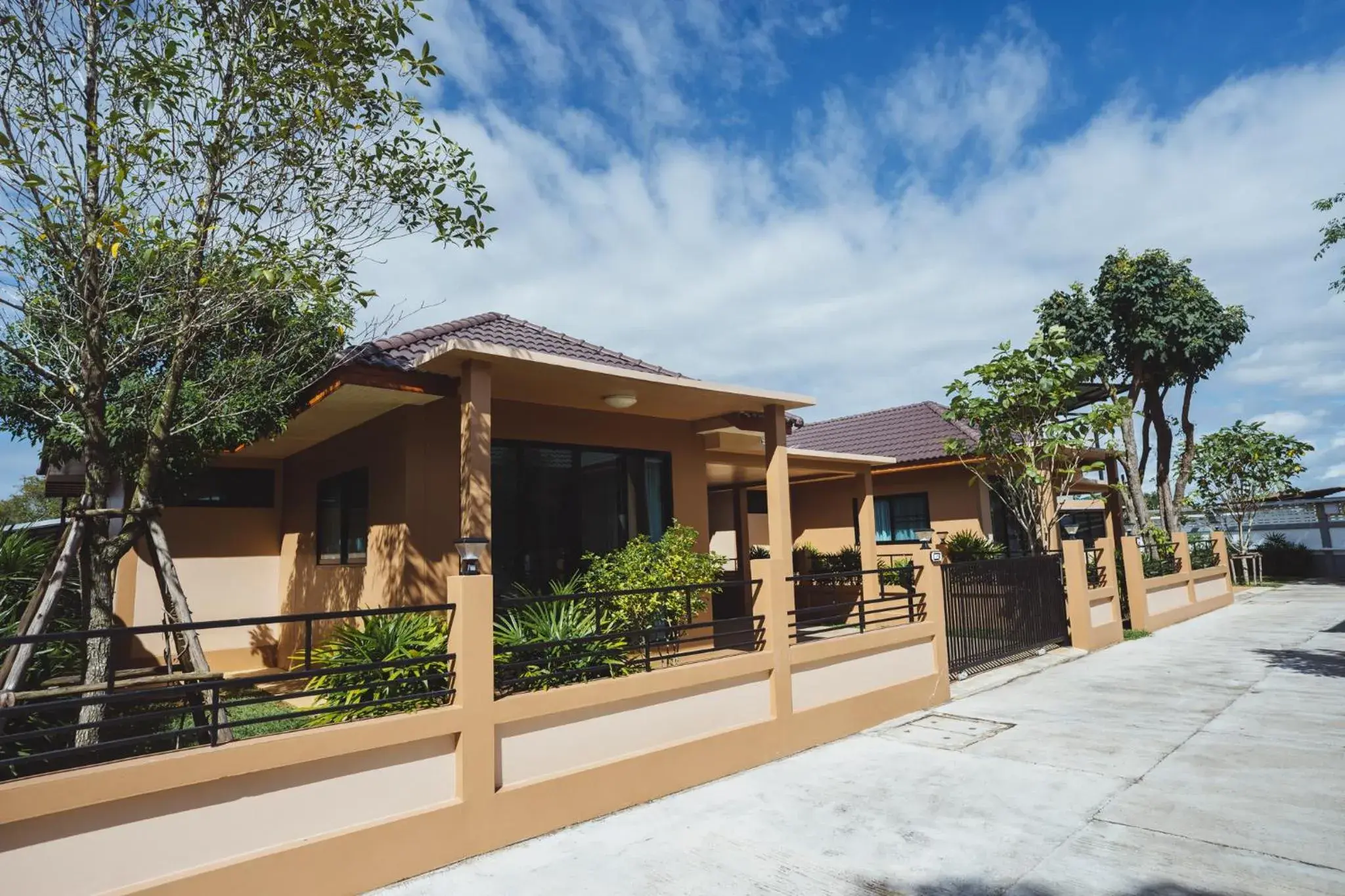 Facade/entrance in Baan Nern Khao Resort Pattaya Facade/entrance in Baan Nern Khao Resort Pattaya