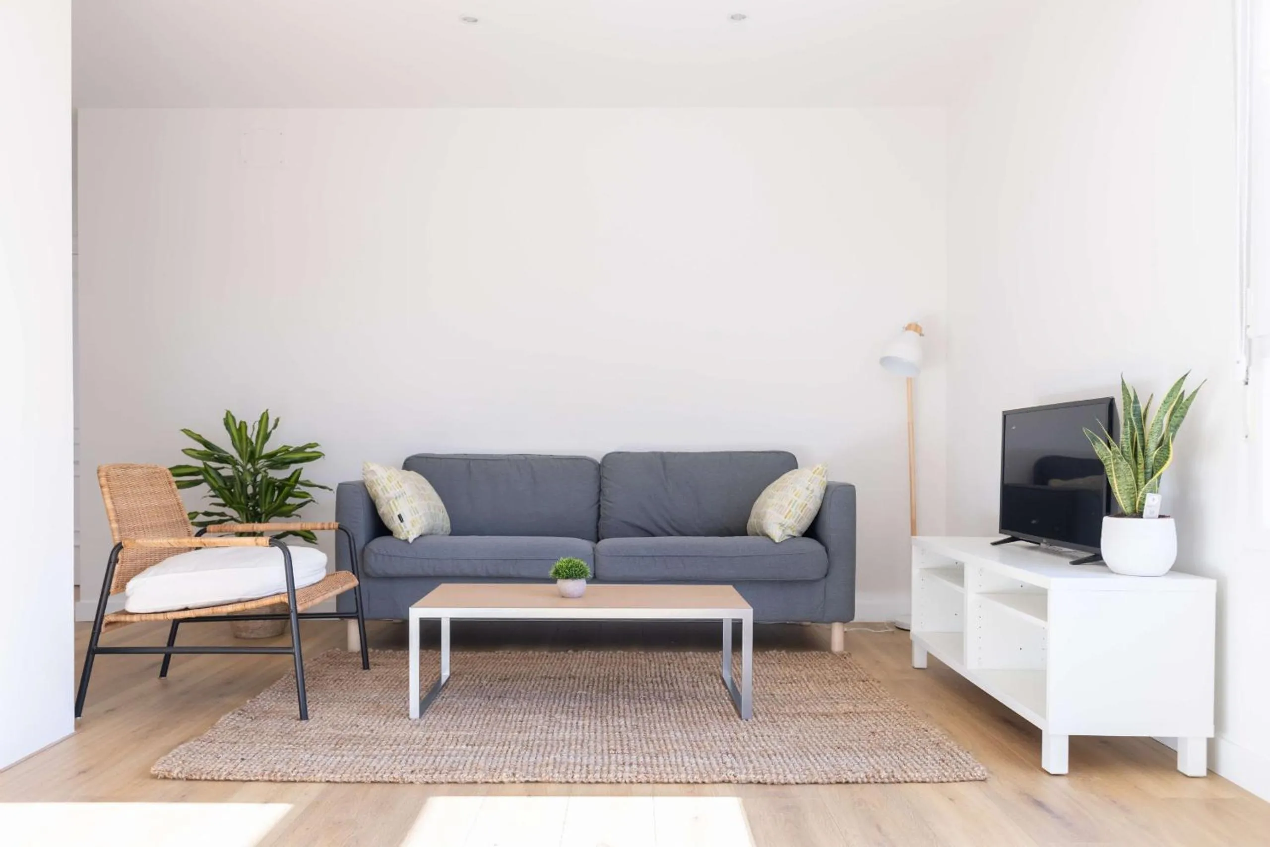 Martinenea -Luminosa vivienda by Egona
