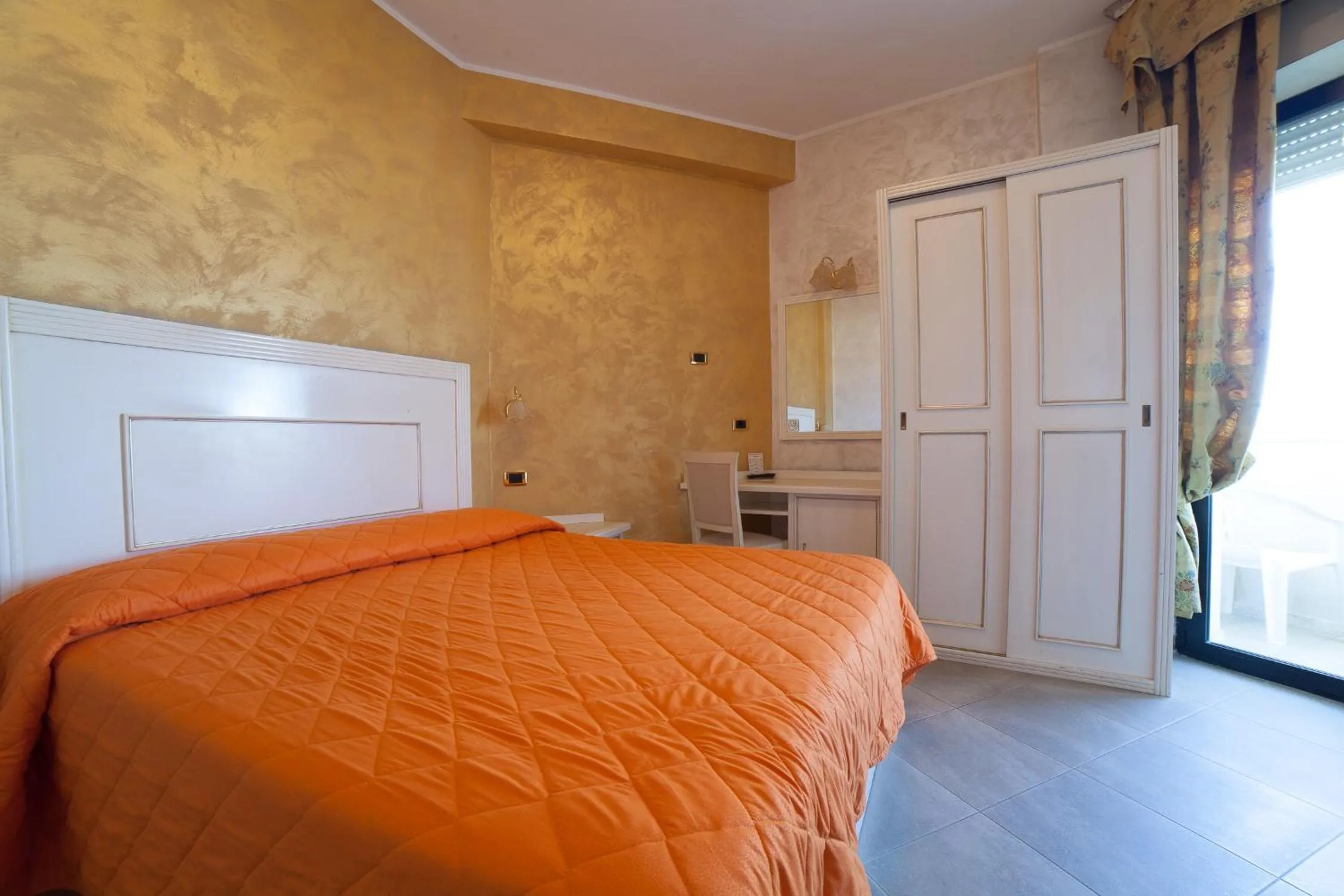 Photo of the whole room, Bed in Hotel Diplomat Palace