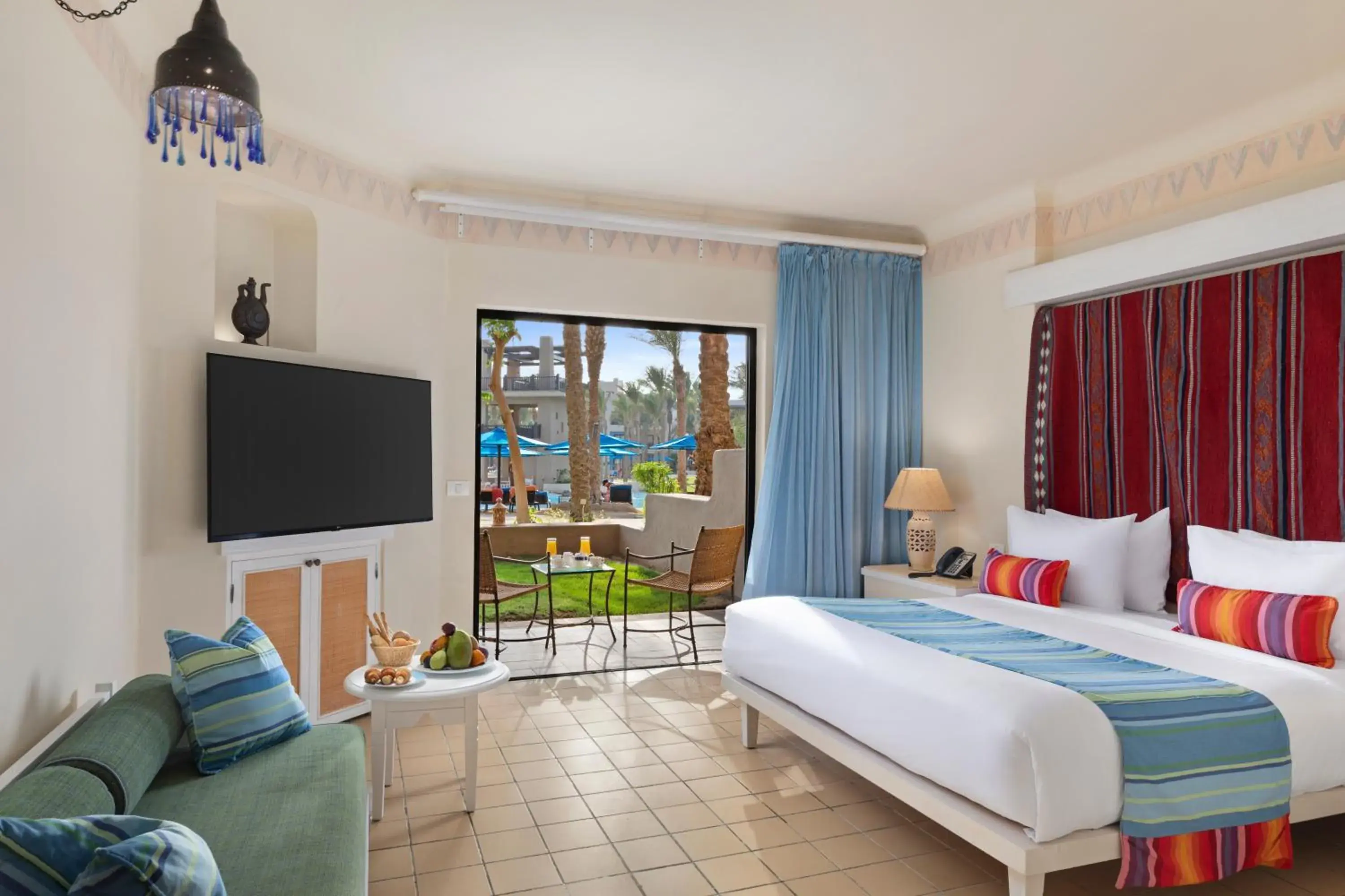Communal lounge/ TV room, Bed in Pickalbatros Sands Port Ghalib Communal lounge/ TV room, Bed in Pickalbatros Sands Port Ghalib