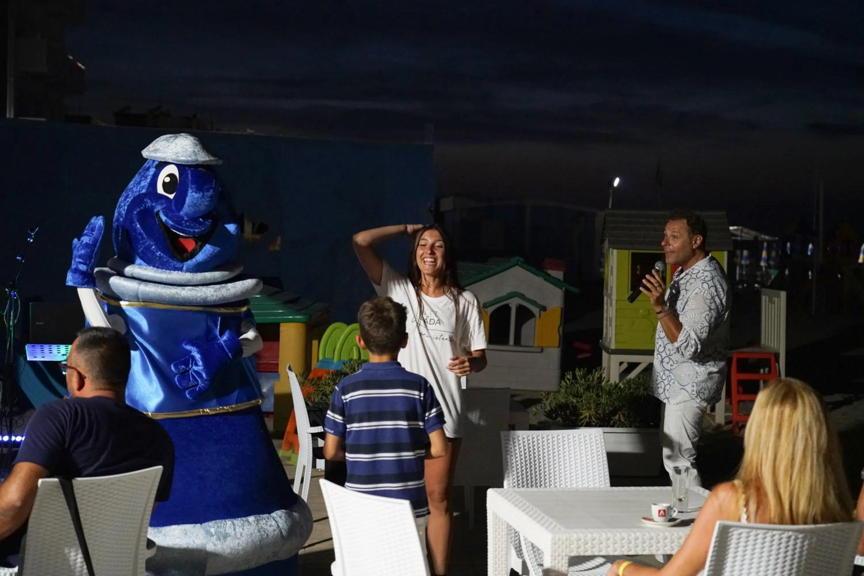 Evening entertainment in Hotel Imperial Beach - Dada Hotels