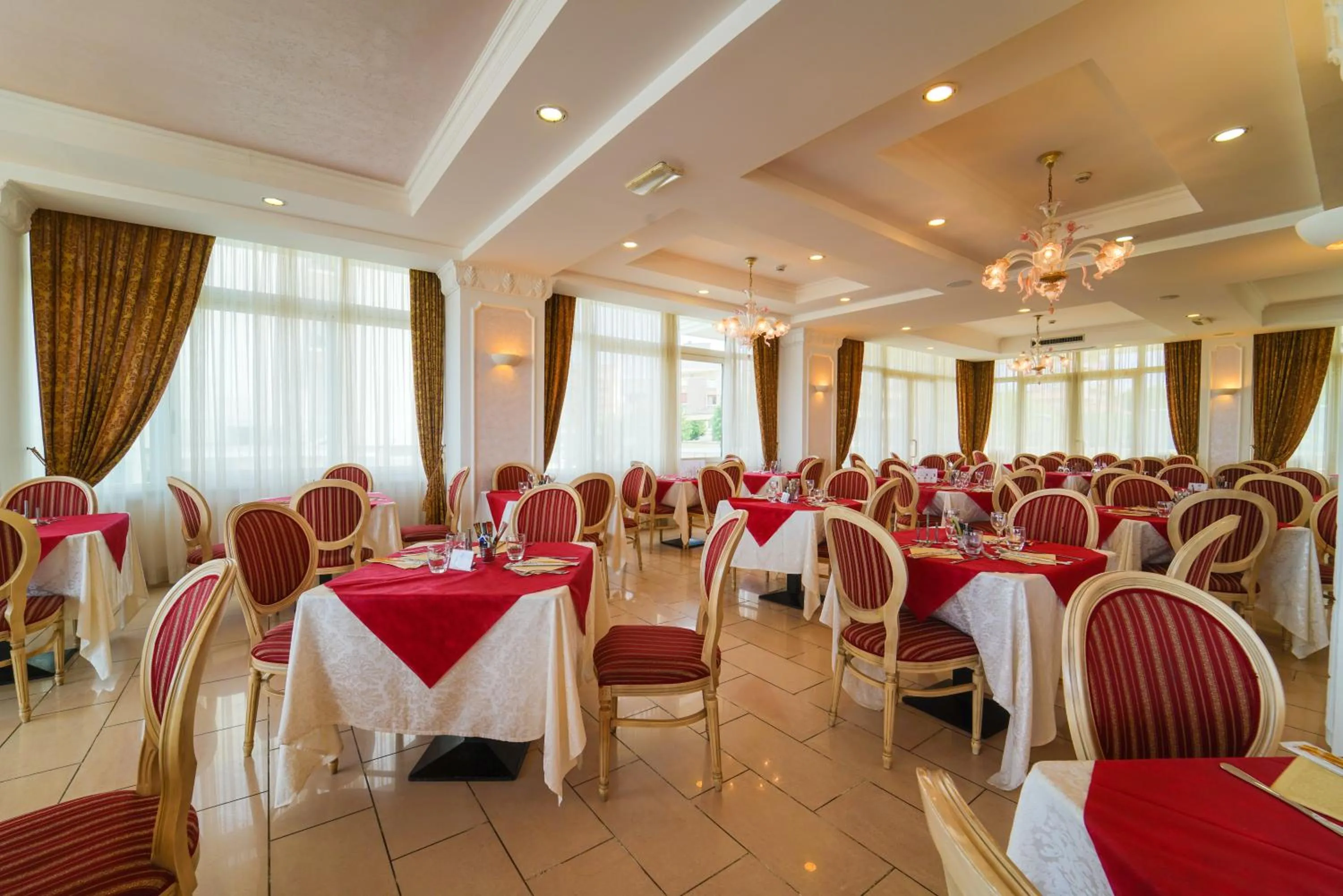 Restaurant/places to eat in Hotel Imperial Beach - Dada Hotels