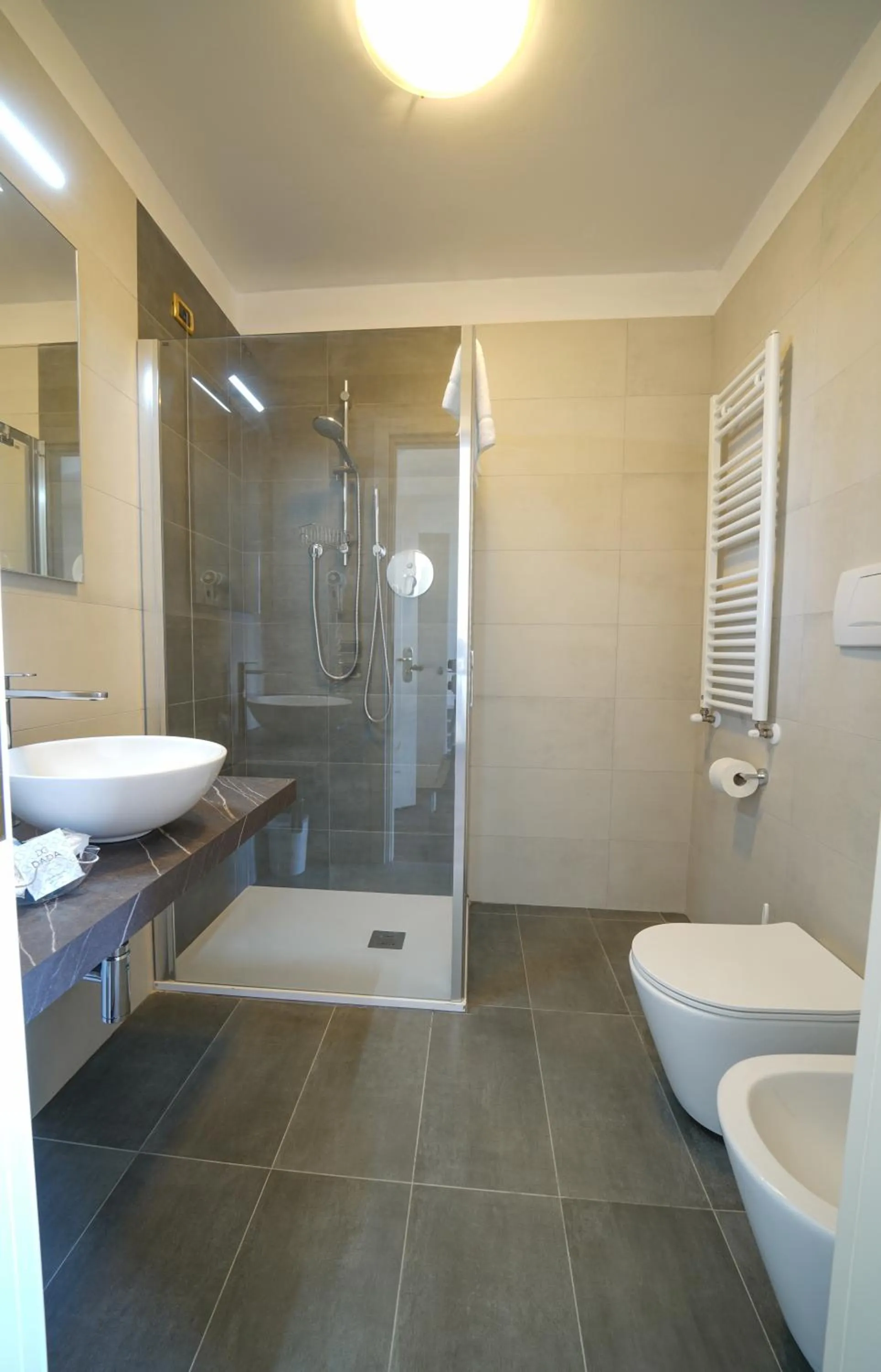 Bathroom in Hotel Imperial Beach - Dada Hotels