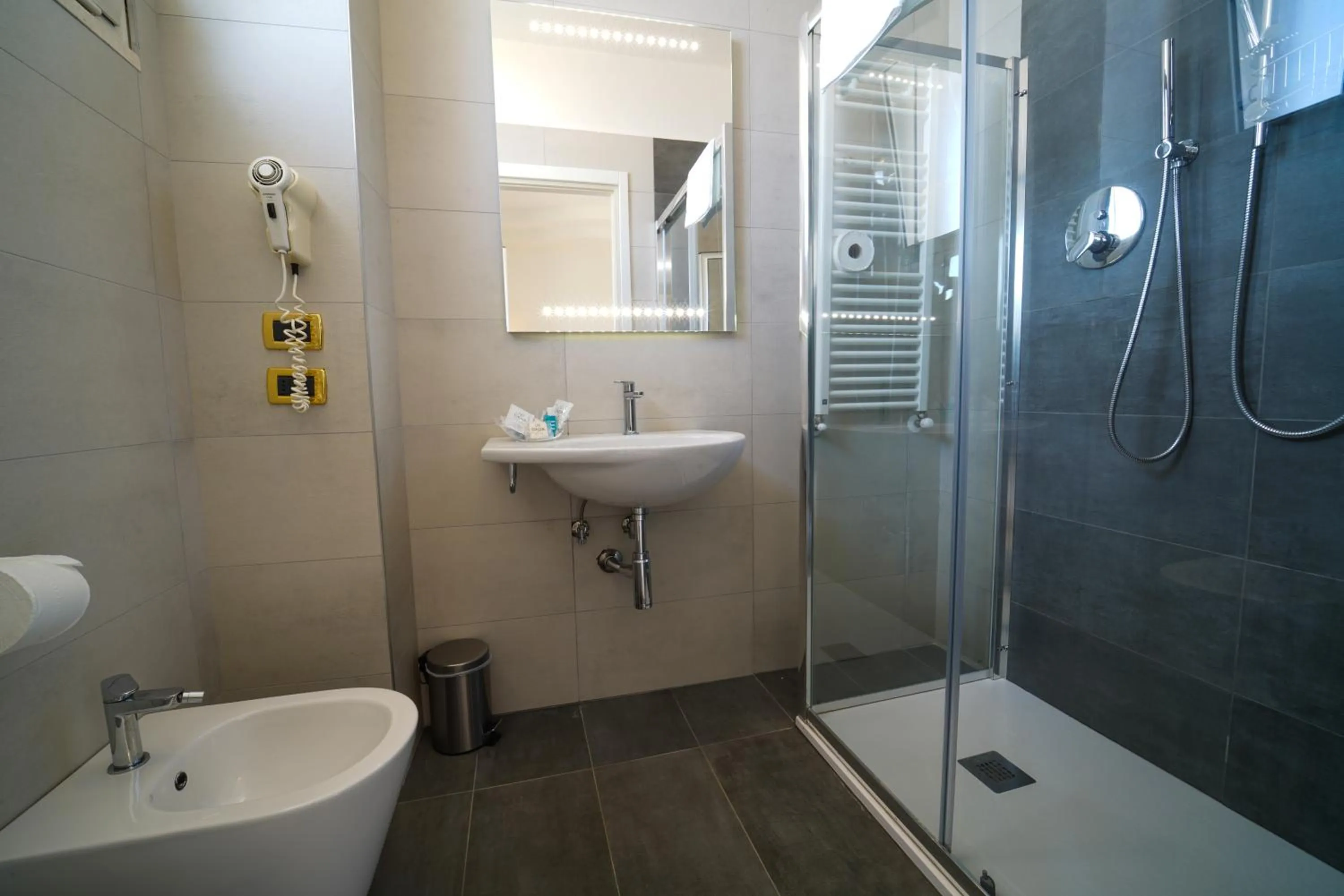 Bathroom in Hotel Imperial Beach - Dada Hotels