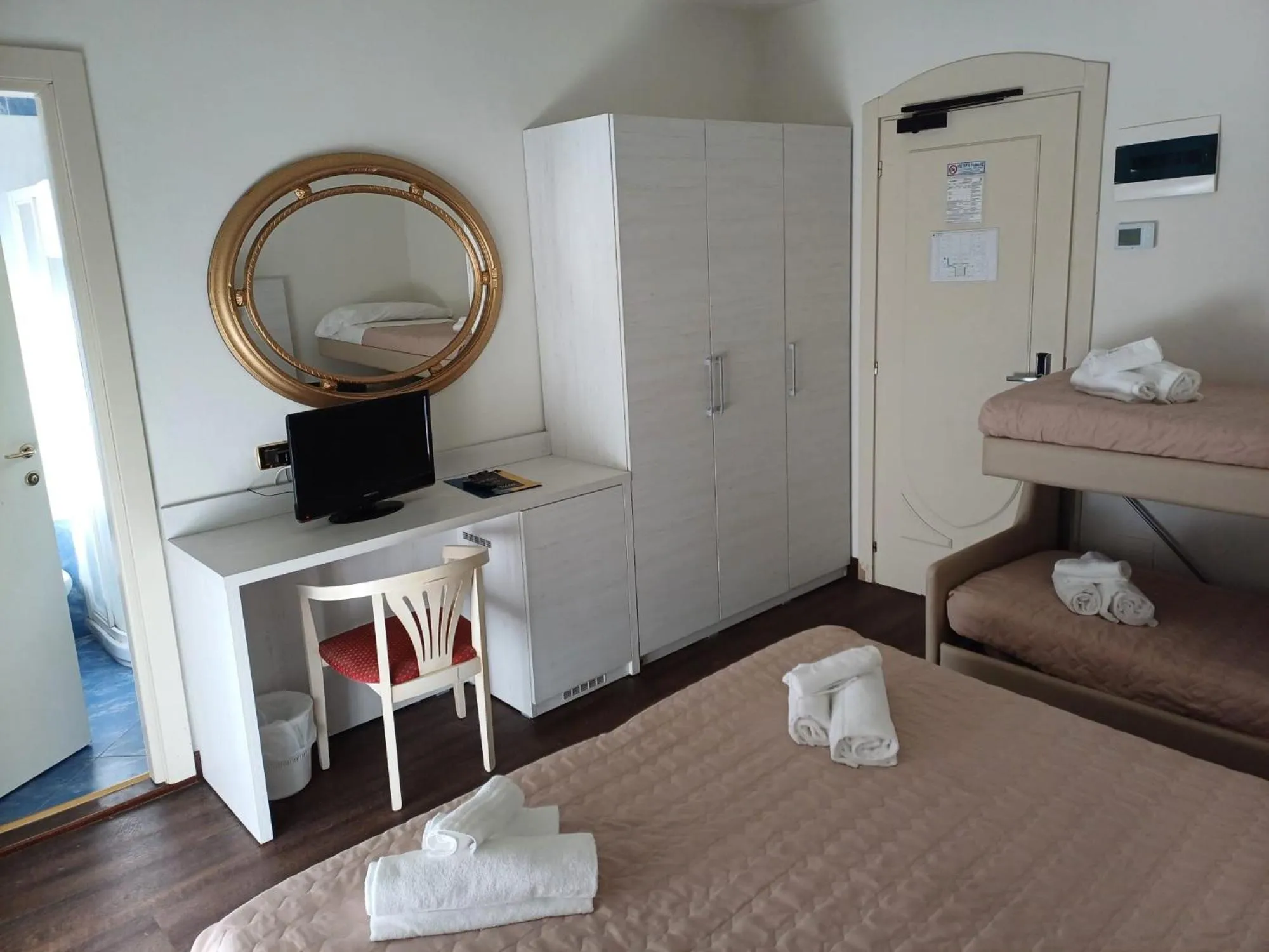 Bedroom in Hotel Imperial Beach - Dada Hotels