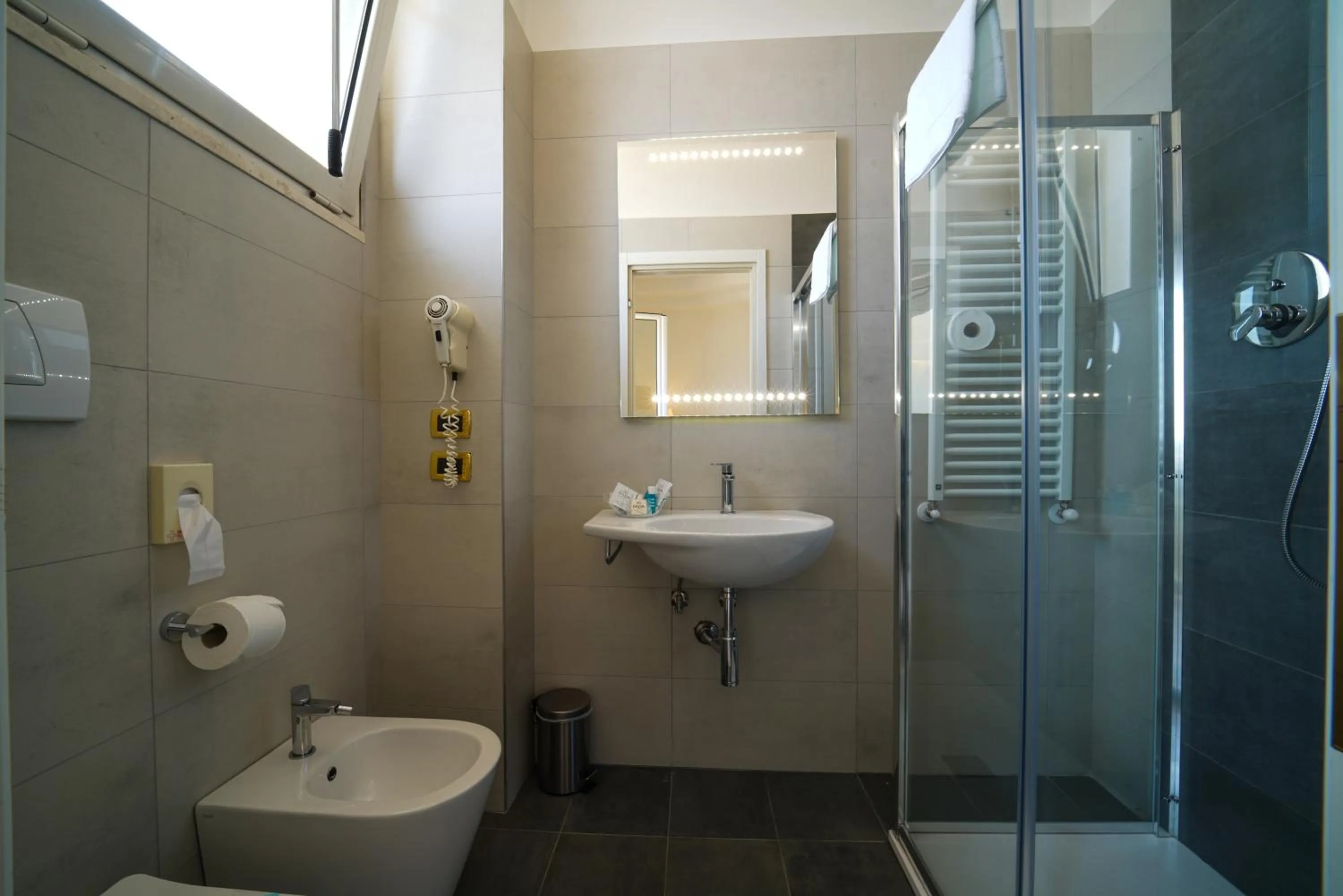 Bathroom in Hotel Imperial Beach - Dada Hotels