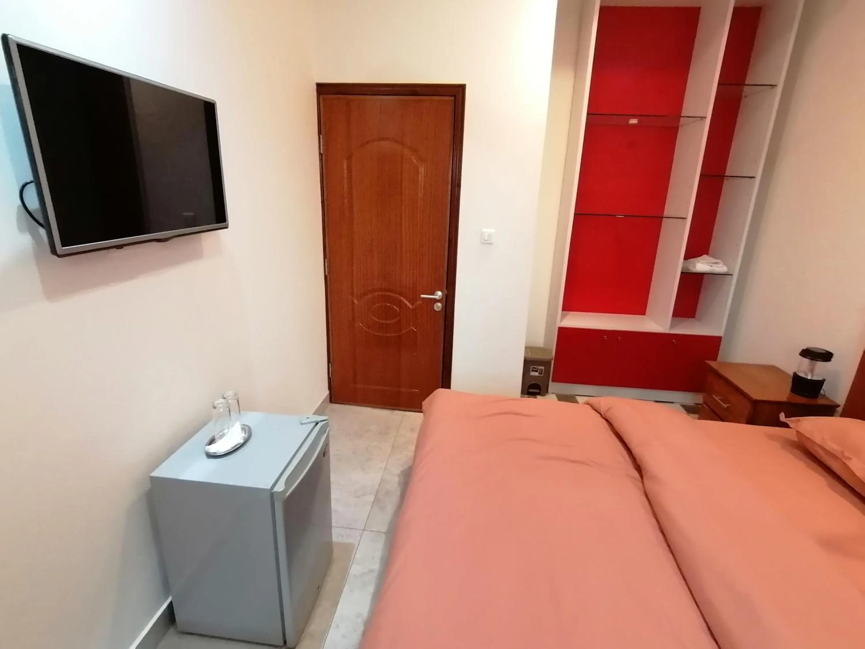 Photo of the whole room, Bed in RÉSIDENCE HÔTELIÈRE KAWEROU