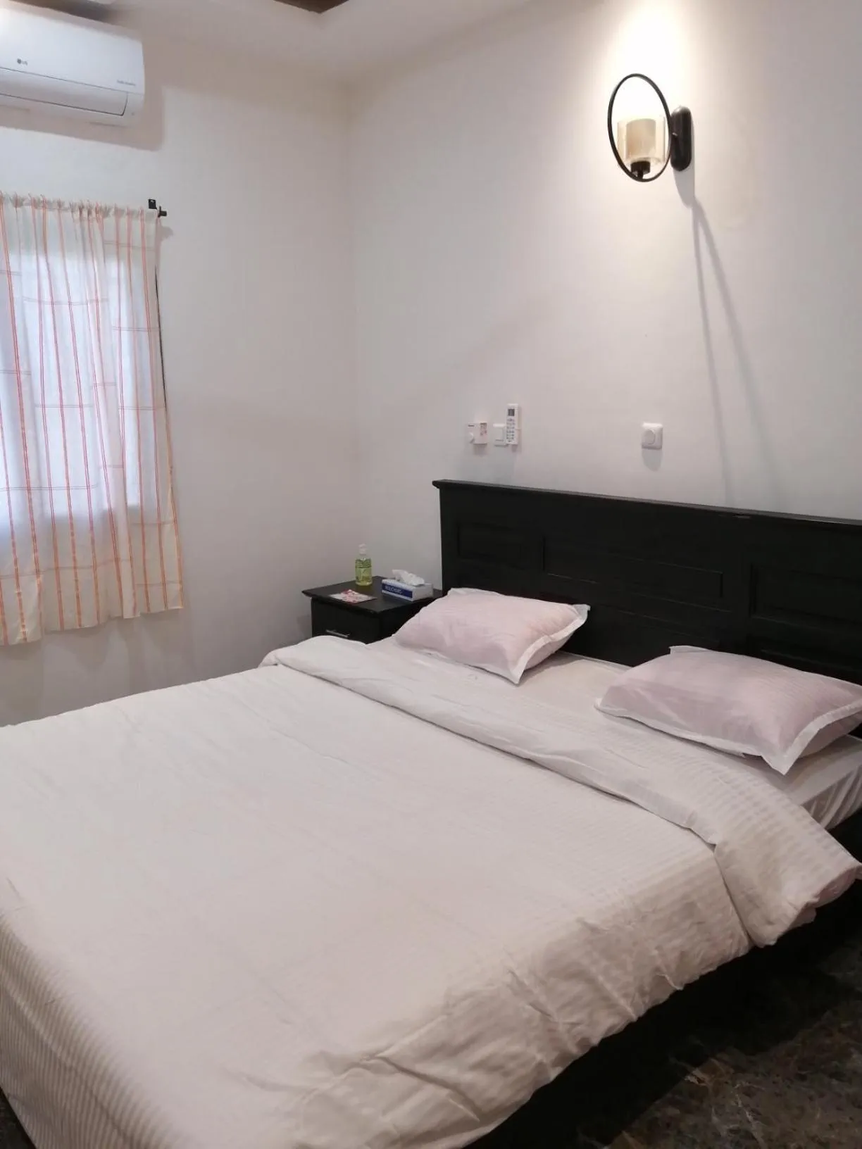 Bed in RÉSIDENCE HÔTELIÈRE KAWEROU