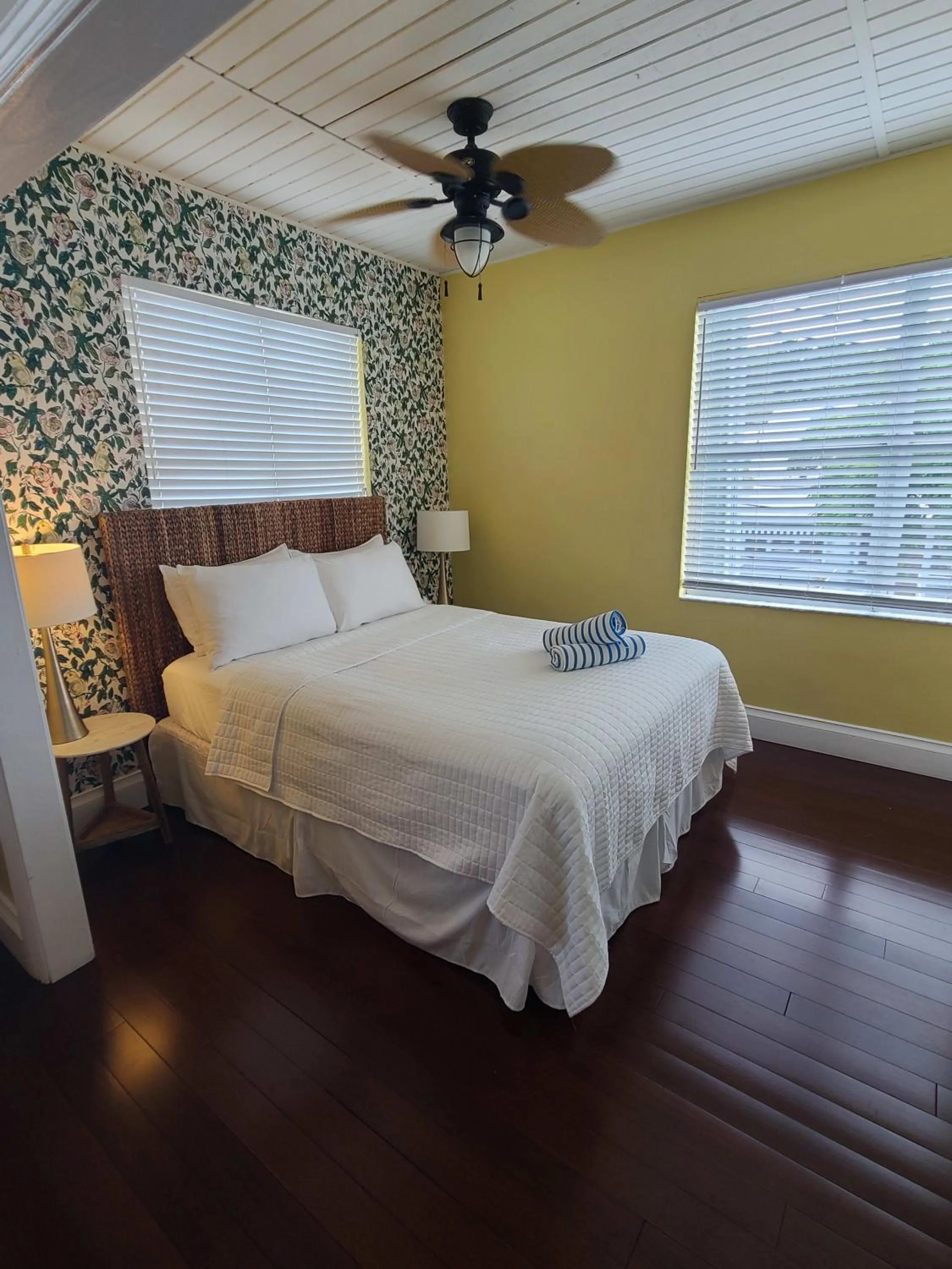 Bed in Duval Street Suite overlooking Duval with parking and pool