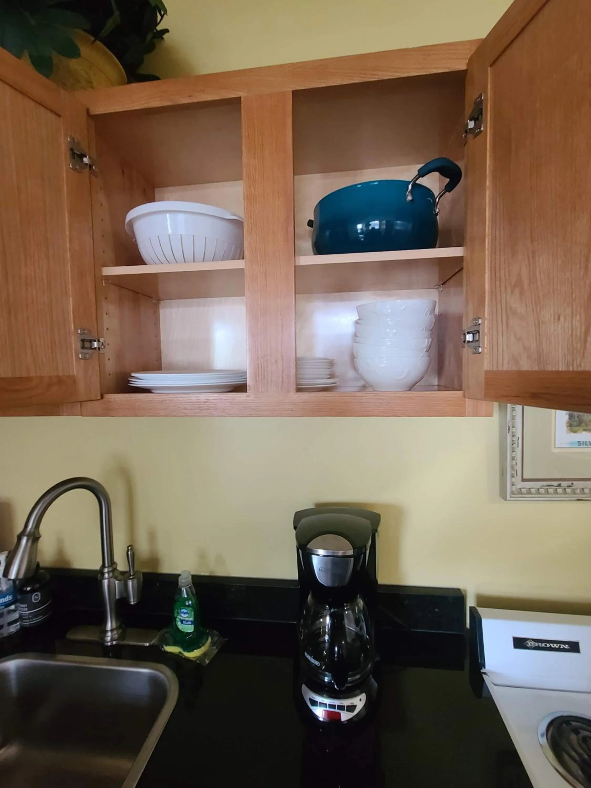 Duval Street Suite overlooking Duval with parking and pool