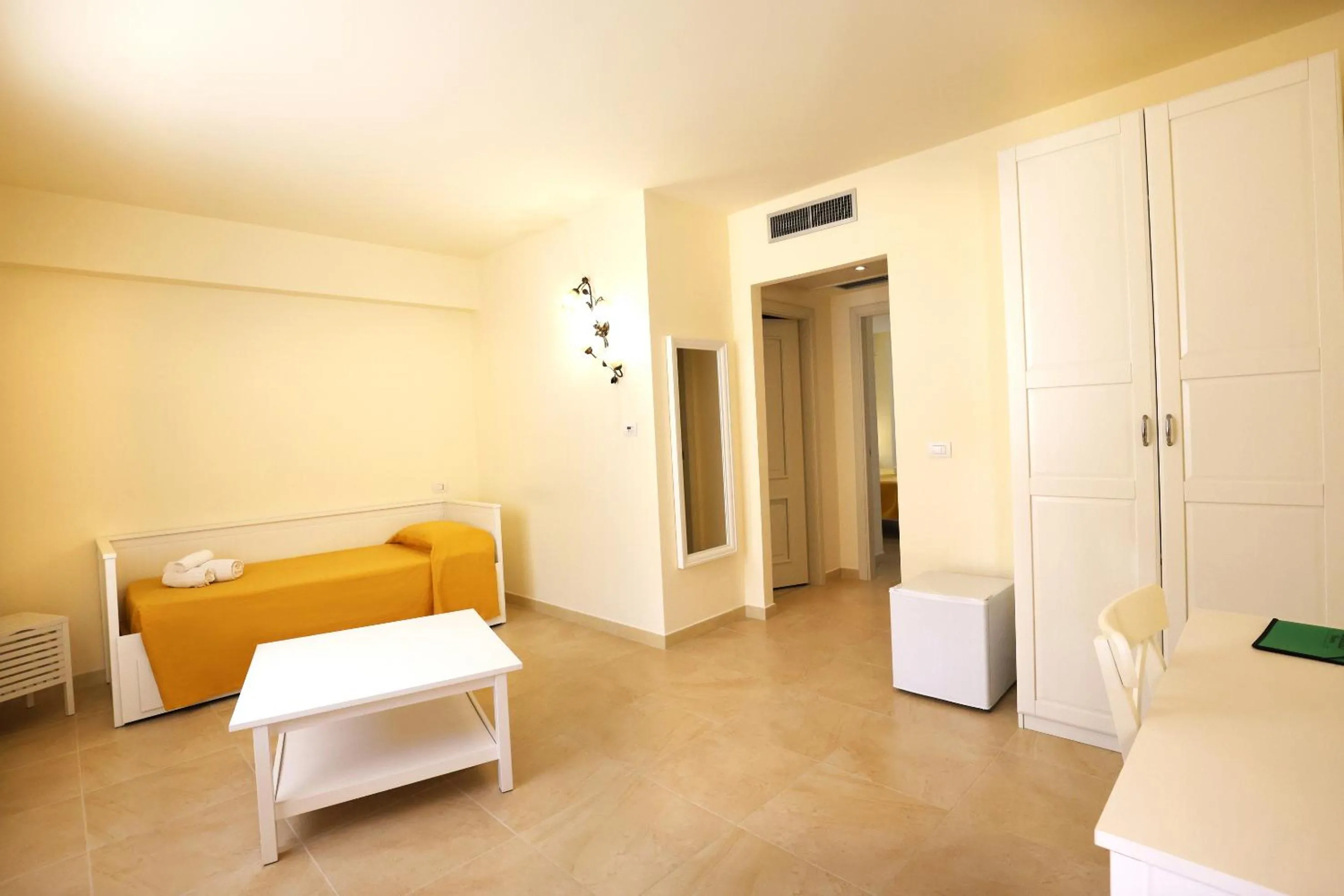 Living room, Bed in Verdello Home Savoca