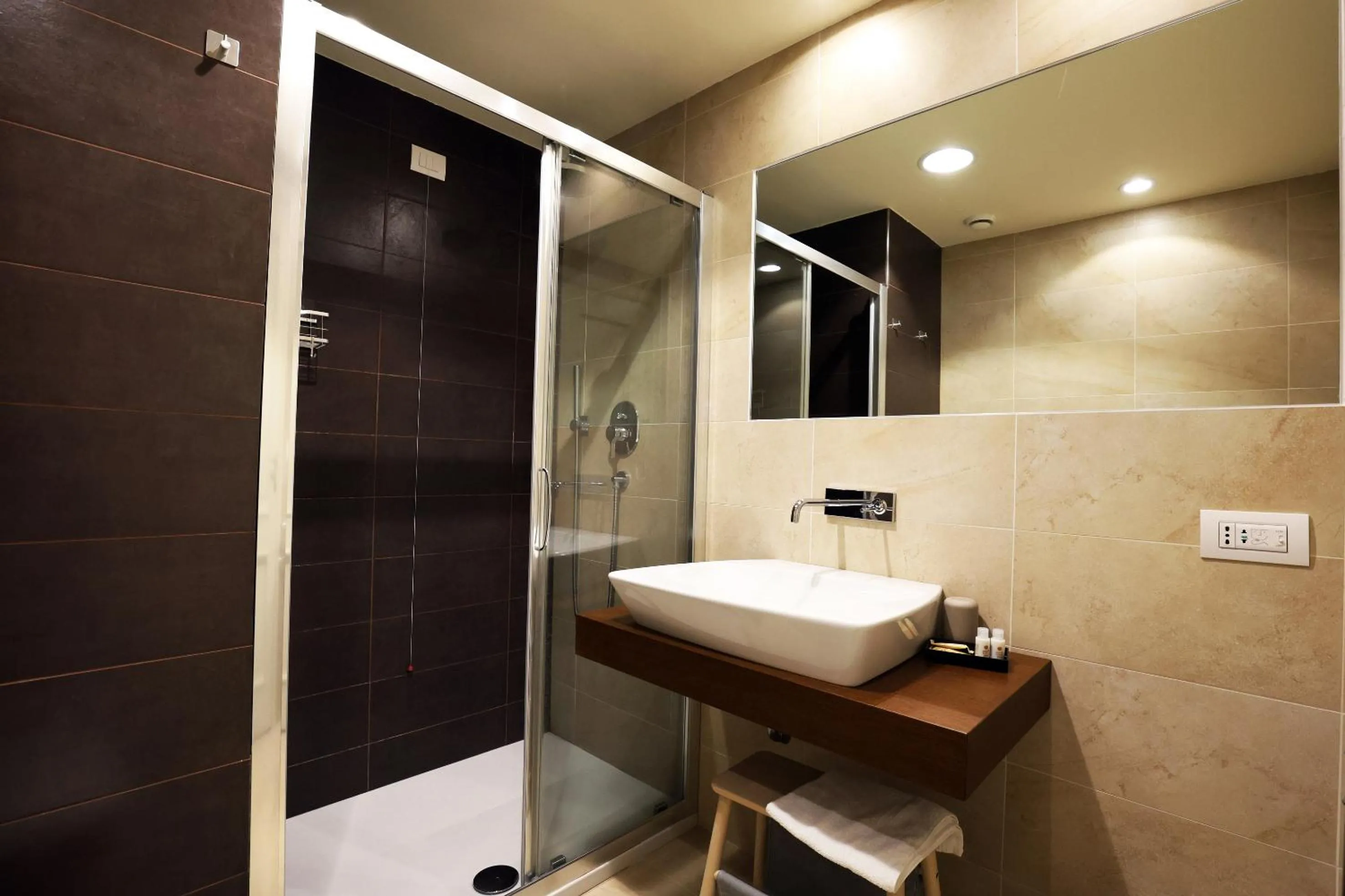 Shower in Verdello Home Savoca
