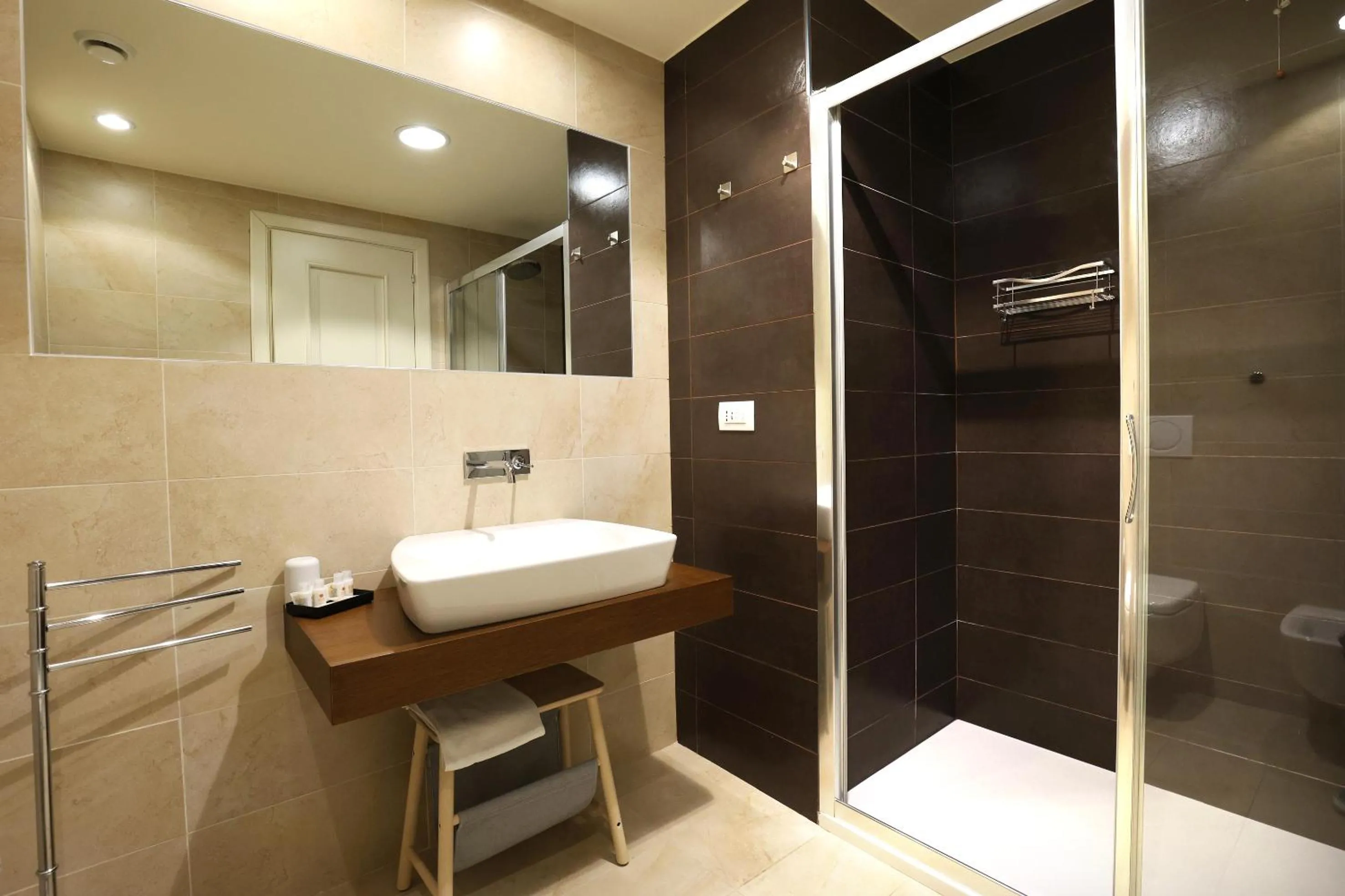 Shower in Verdello Home Savoca