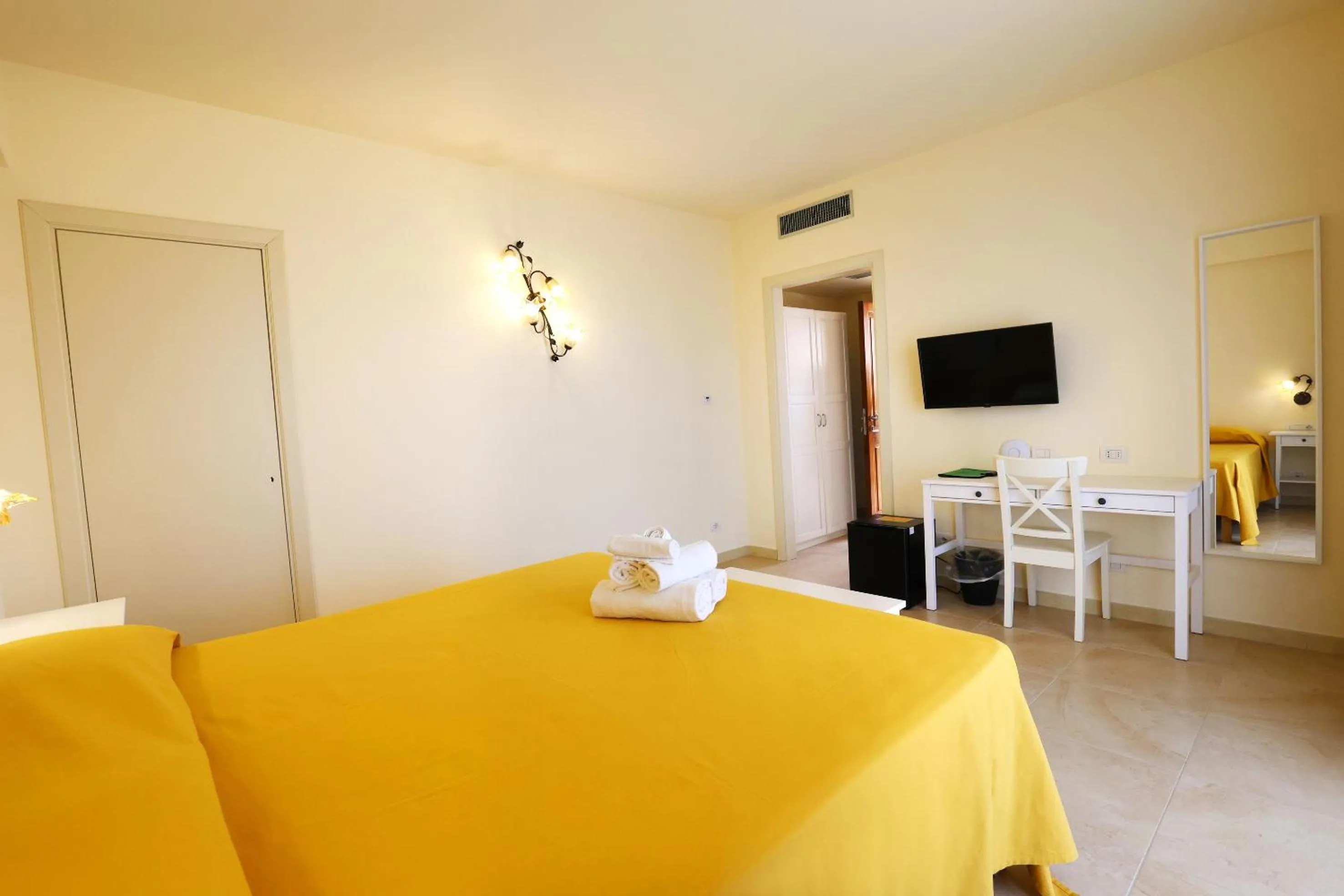 Bedroom, Bed in Verdello Home Savoca