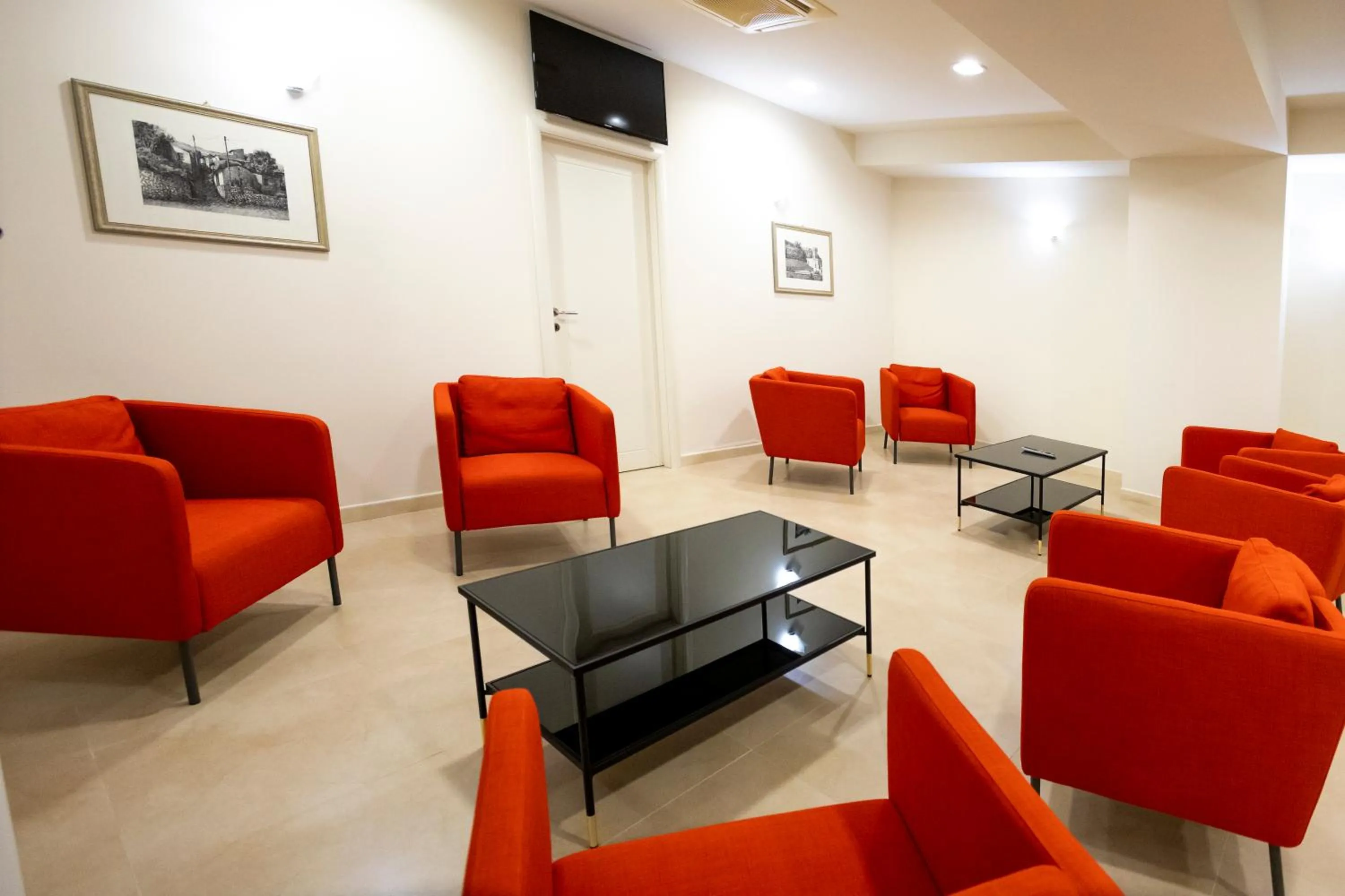 Seating area in Verdello Home Savoca