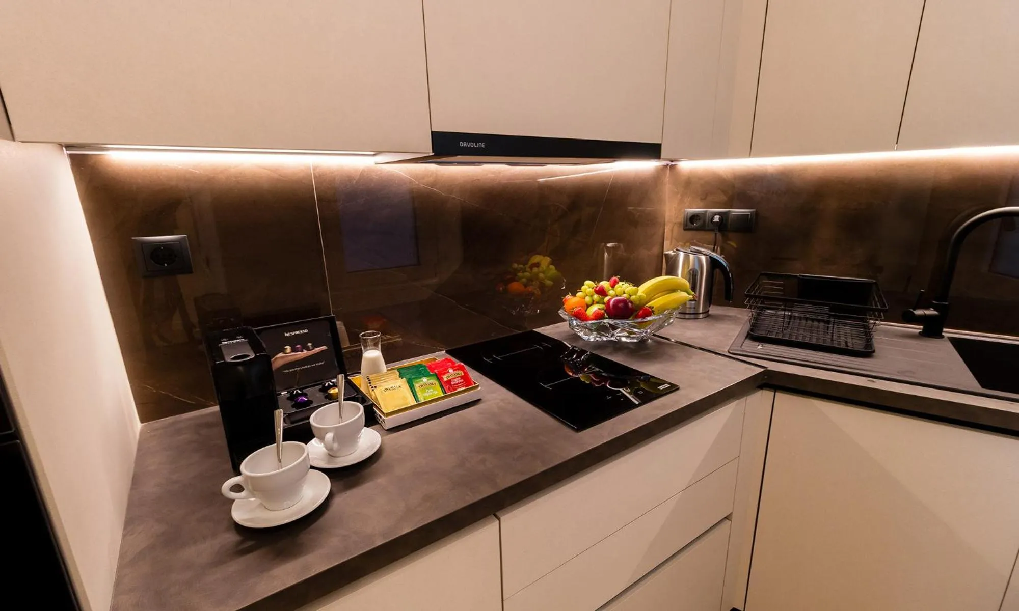 Coffee/tea facilities in Paleo Suites