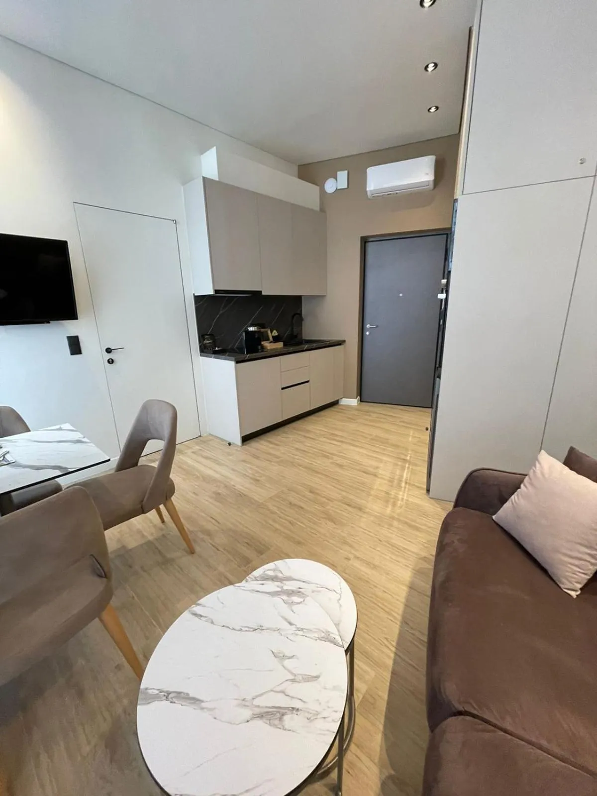 Kitchen or kitchenette in Paleo Suites