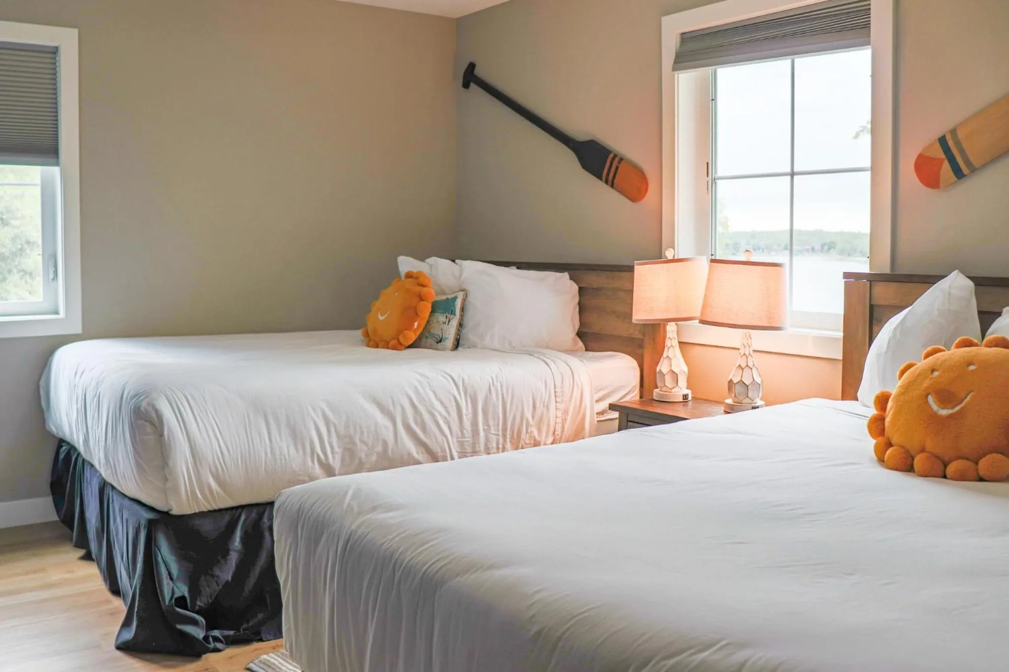 Bedroom, Bed in Lost Lake Lodge