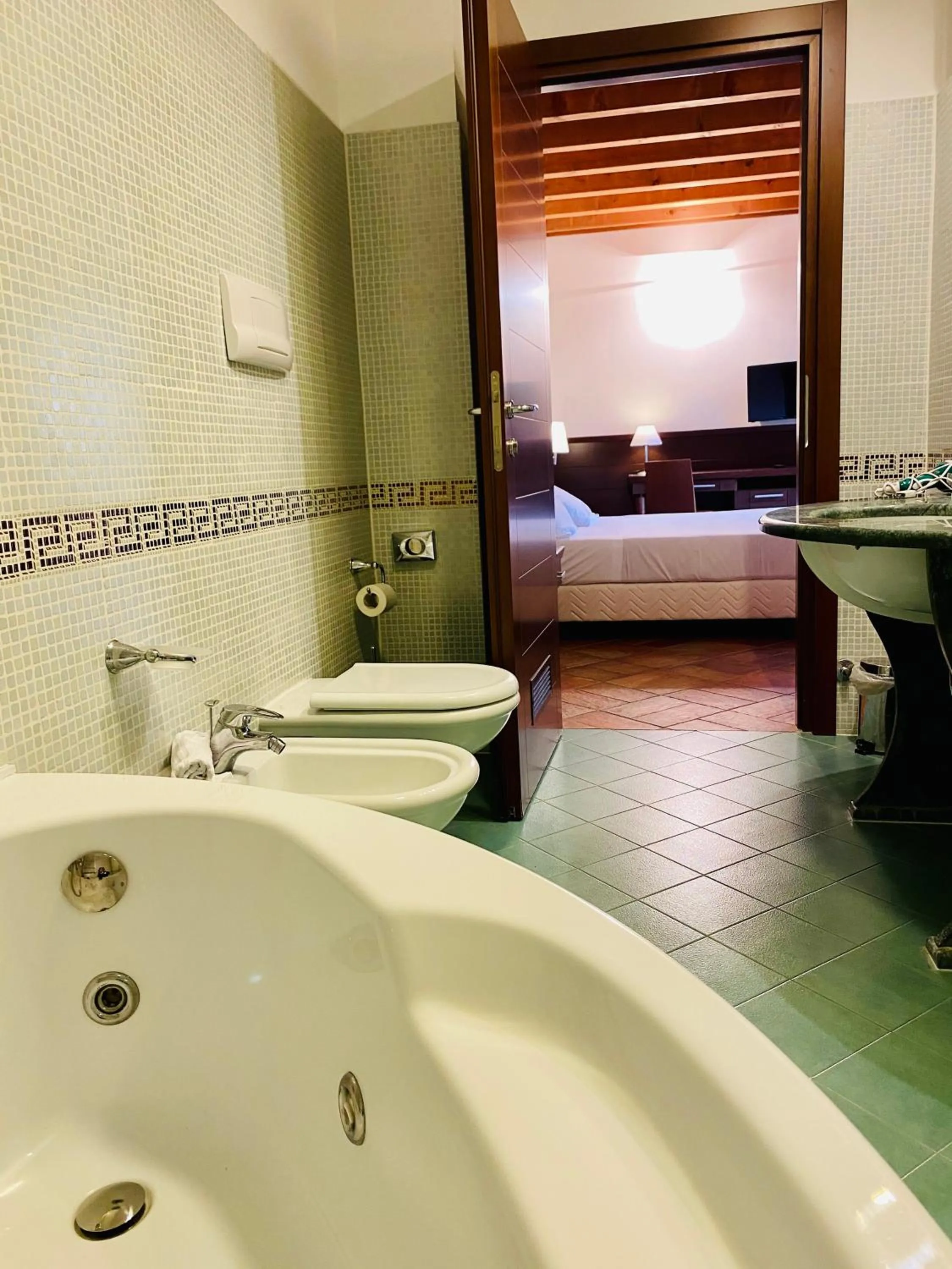 Bathroom, Bed in Country Hotel Castelbarco