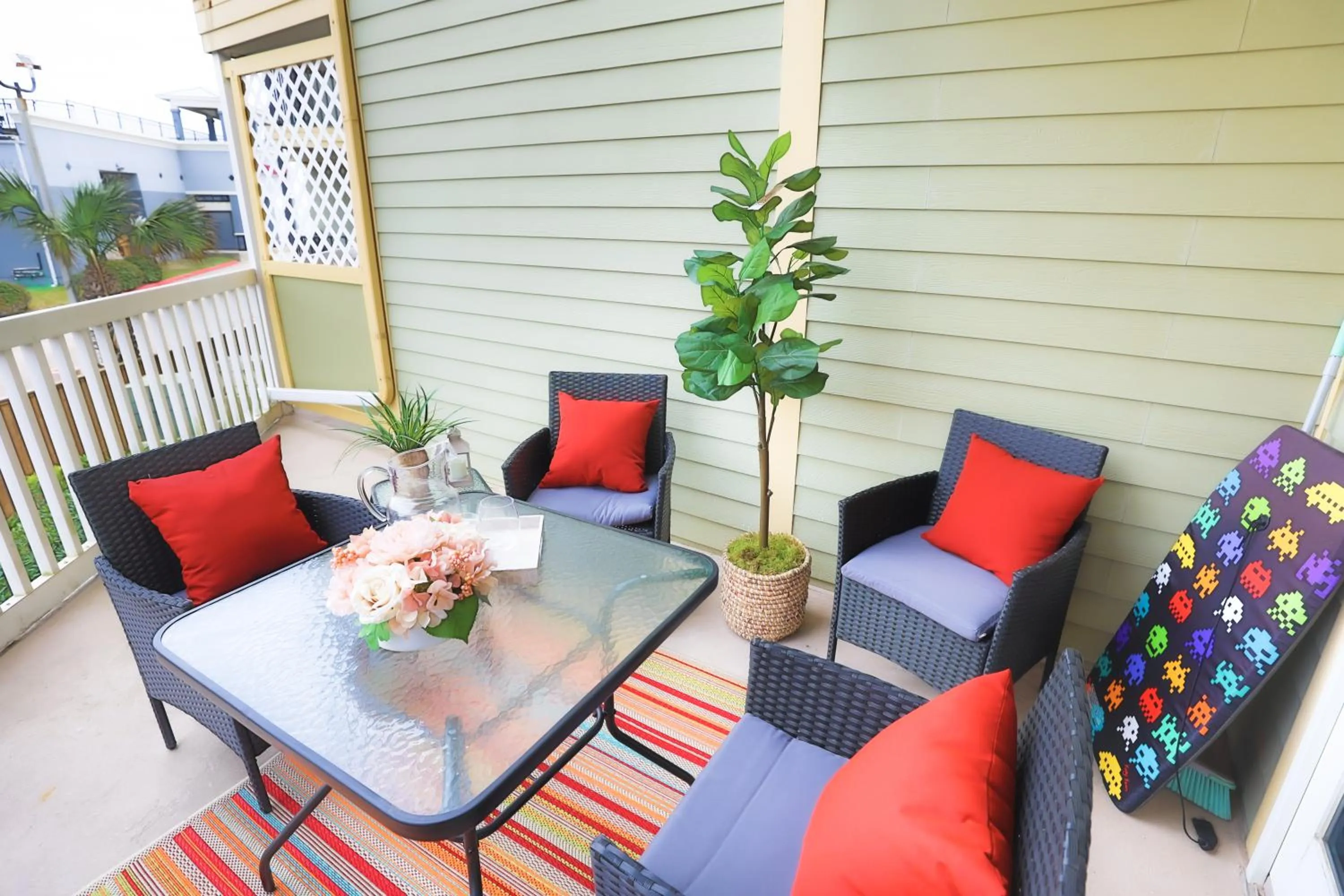 Patio in Crimson Beach Escape Ocean View-HotTub -Pool-LongStay - 1 Queen Bedroom plus Alcove bunk Beds and a Sofa