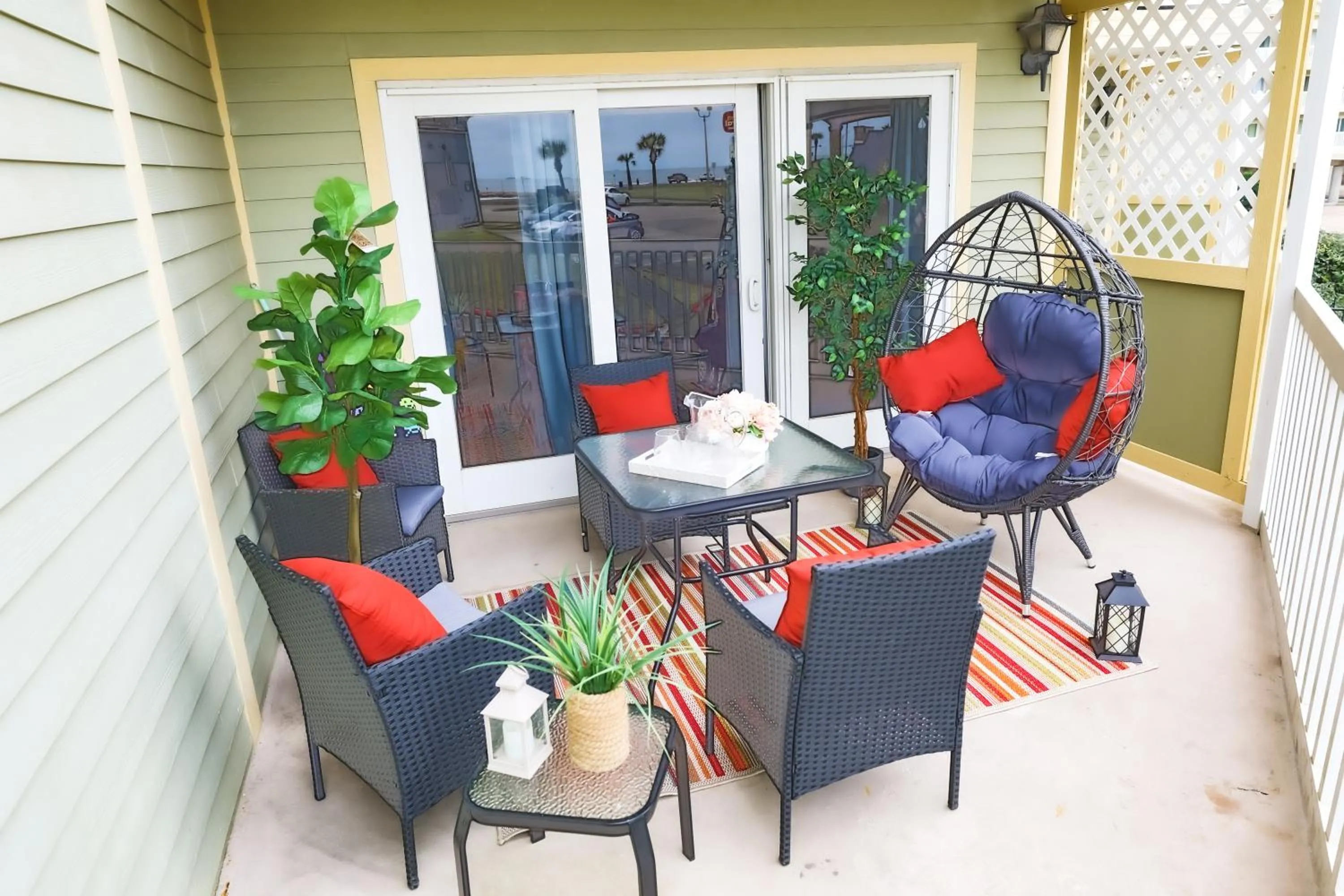 Balcony/Terrace in Crimson Beach Escape Ocean View-HotTub -Pool-LongStay - 1 Queen Bedroom plus Alcove bunk Beds and a Sofa