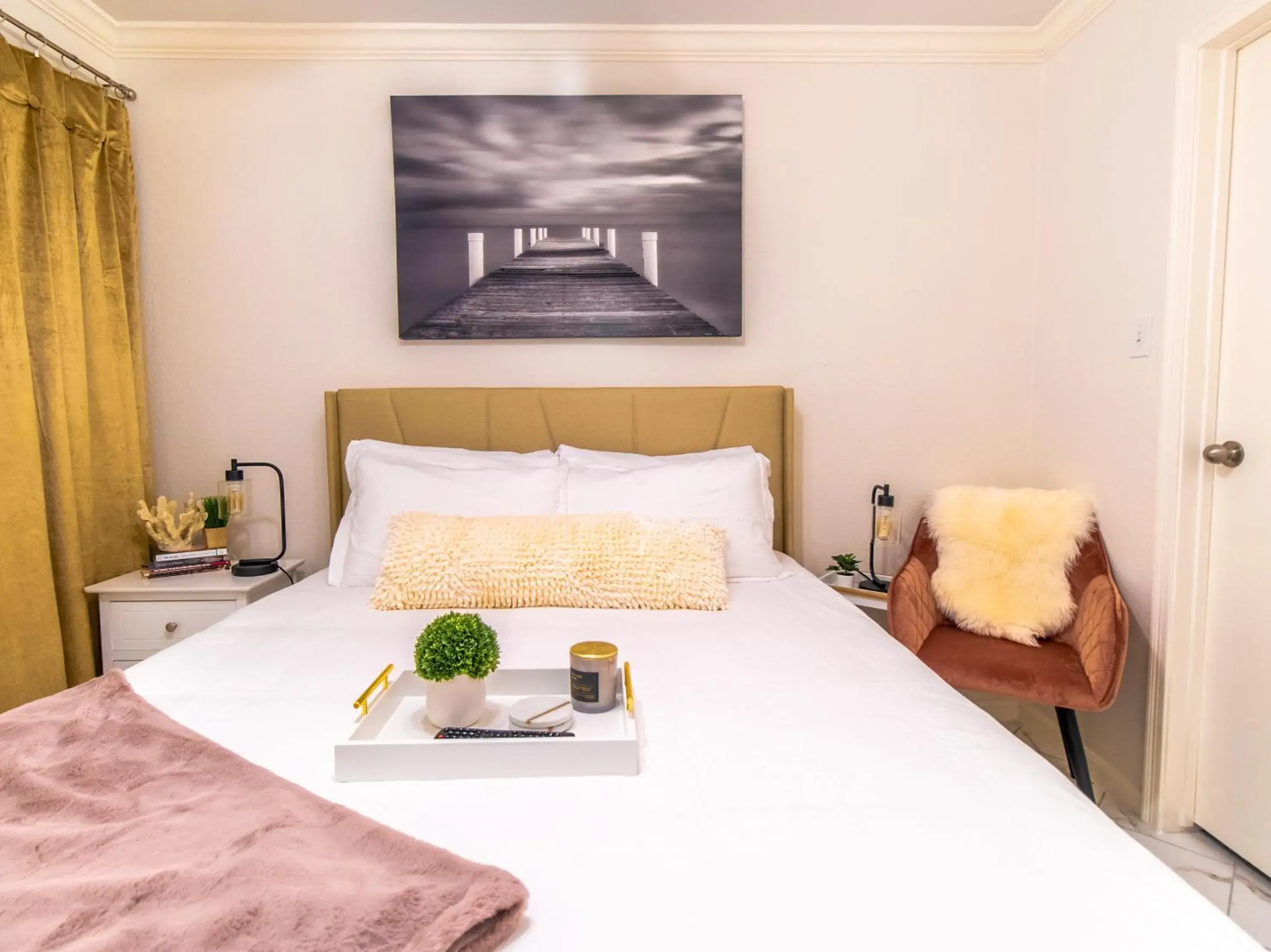 Crimson Beach Escape Ocean View-HotTub -Pool-LongStay - 1 Queen Bedroom plus Alcove bunk Beds and a Sofa Crimson Beach Escape Ocean View-HotTub -Pool-LongStay - 1 Queen Bedroom plus Alcove bunk Beds and a Sofa