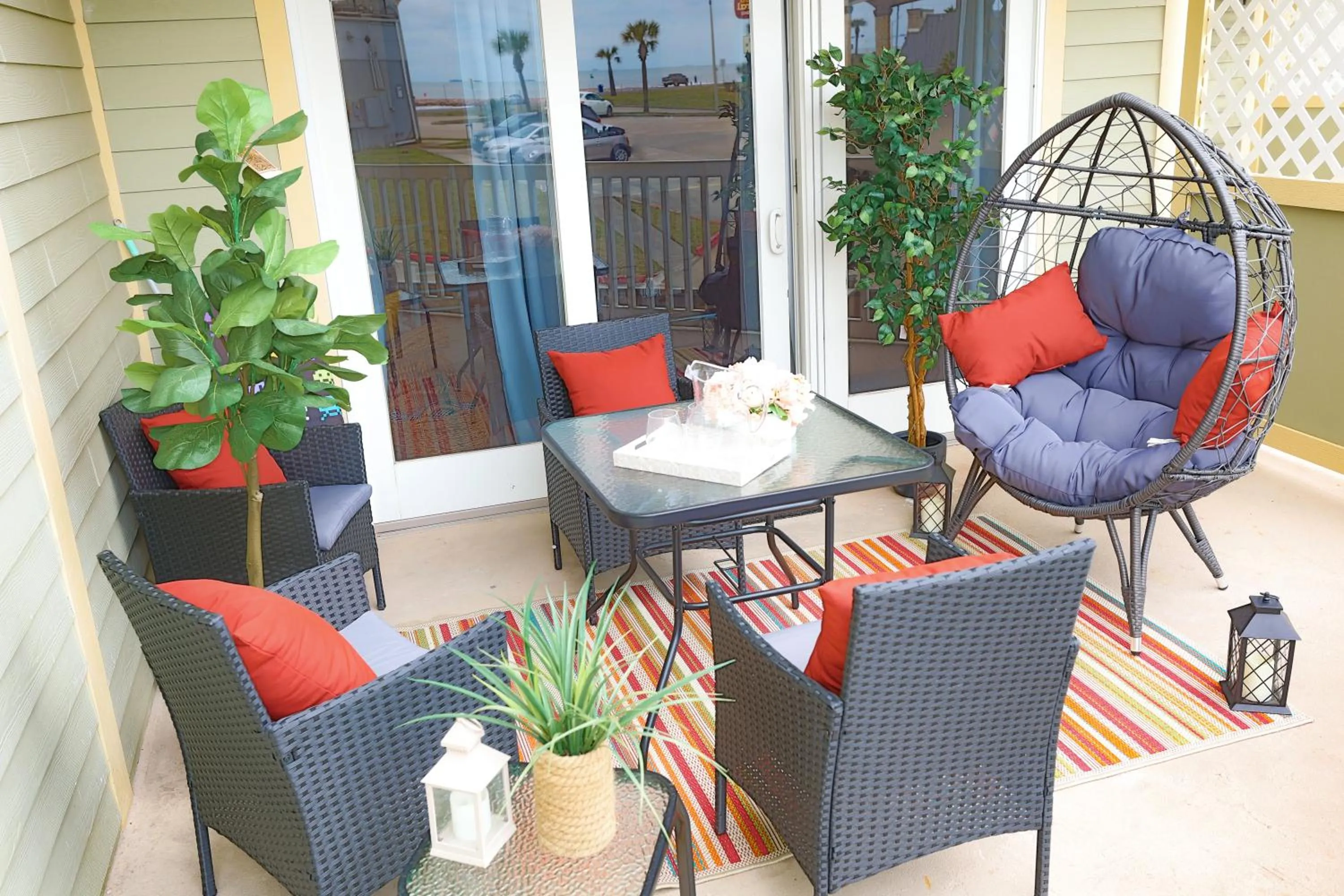 Patio in Crimson Beach Escape Ocean View-HotTub -Pool-LongStay - 1 Queen Bedroom plus Alcove bunk Beds and a Sofa