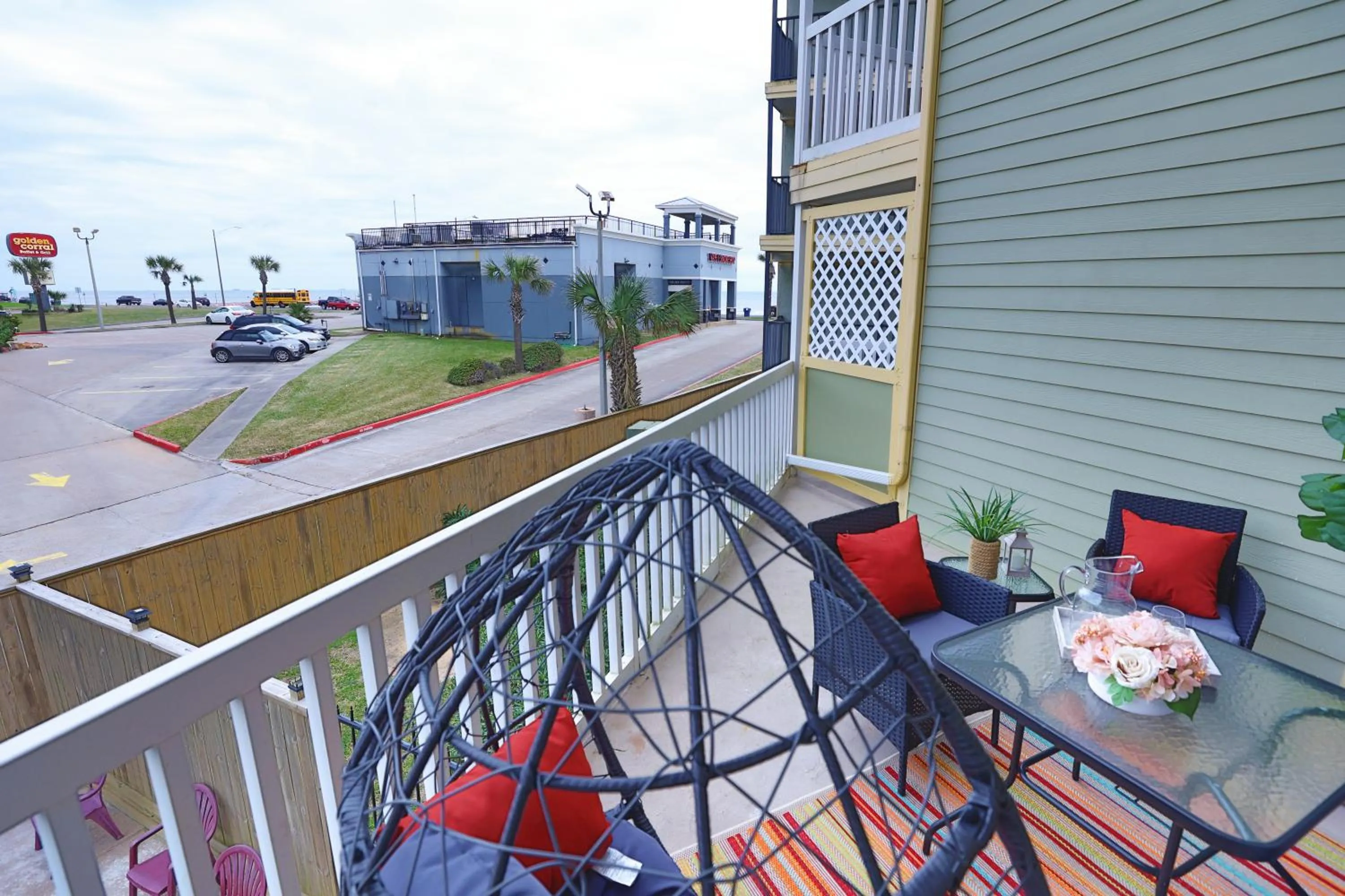 Balcony/Terrace in Crimson Beach Escape Ocean View-HotTub -Pool-LongStay - 1 Queen Bedroom plus Alcove bunk Beds and a Sofa