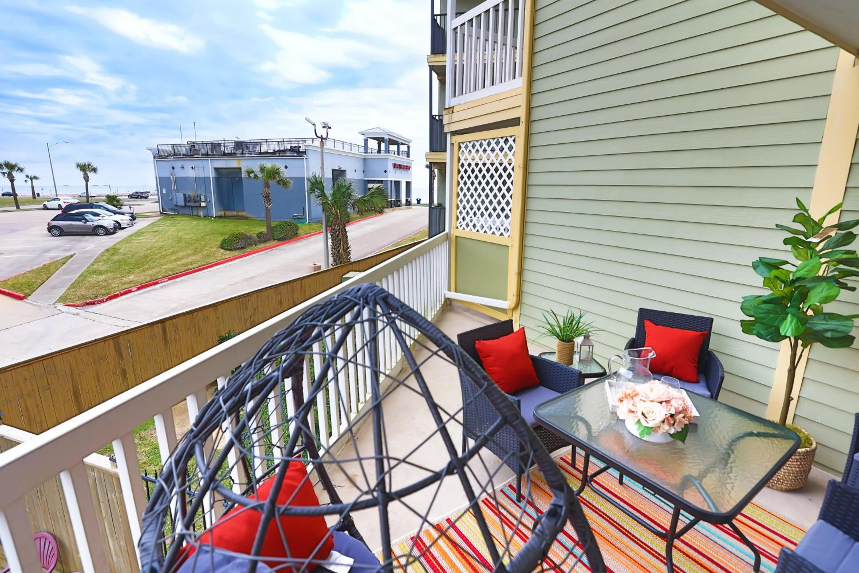 Balcony/Terrace in Crimson Beach Escape Ocean View-HotTub -Pool-LongStay - 1 Queen Bedroom plus Alcove bunk Beds and a Sofa