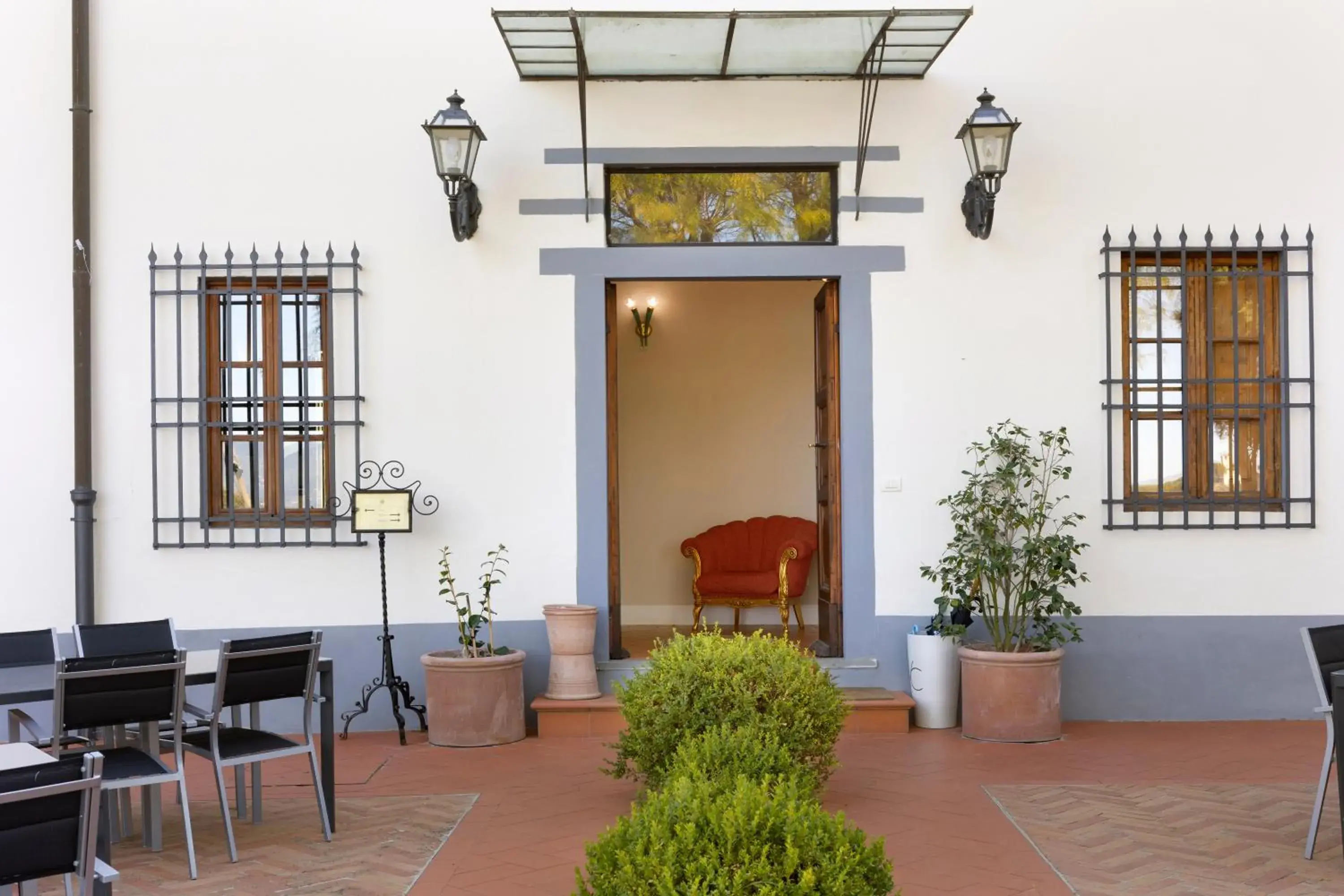 Facade/entrance in Villa Castiglione Facade/entrance in Villa Castiglione