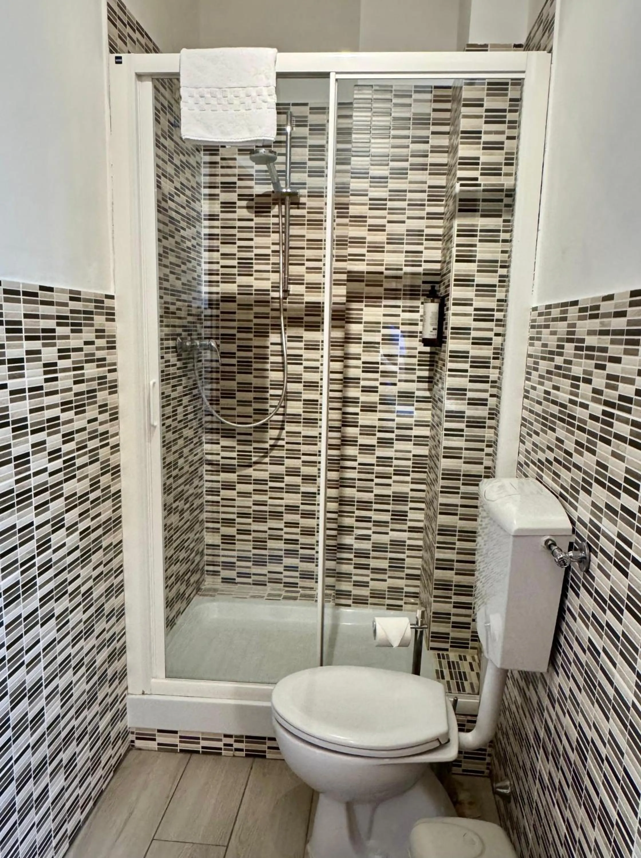 Shower in Villa Castiglione