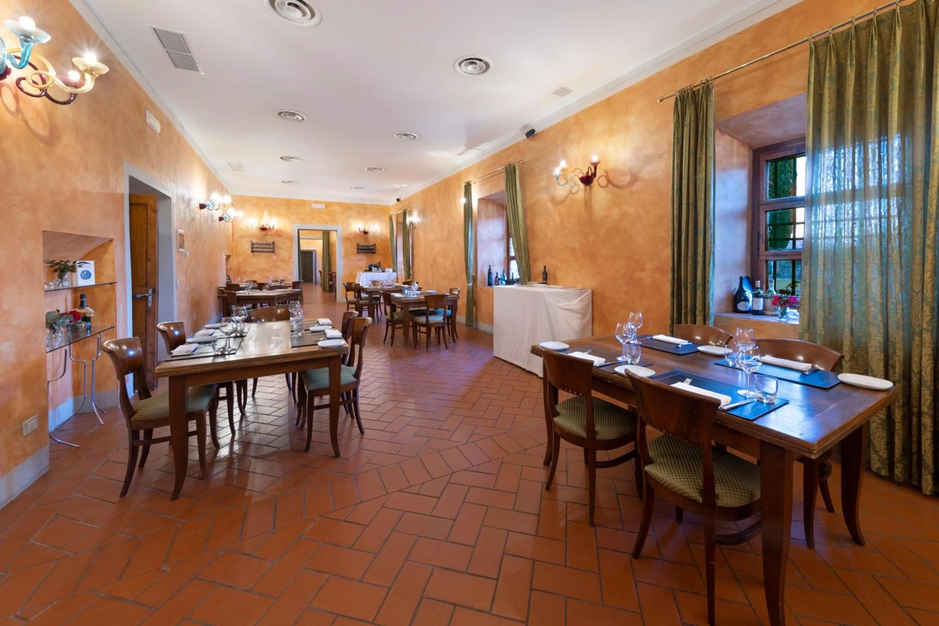 Restaurant/places to eat in Villa Castiglione